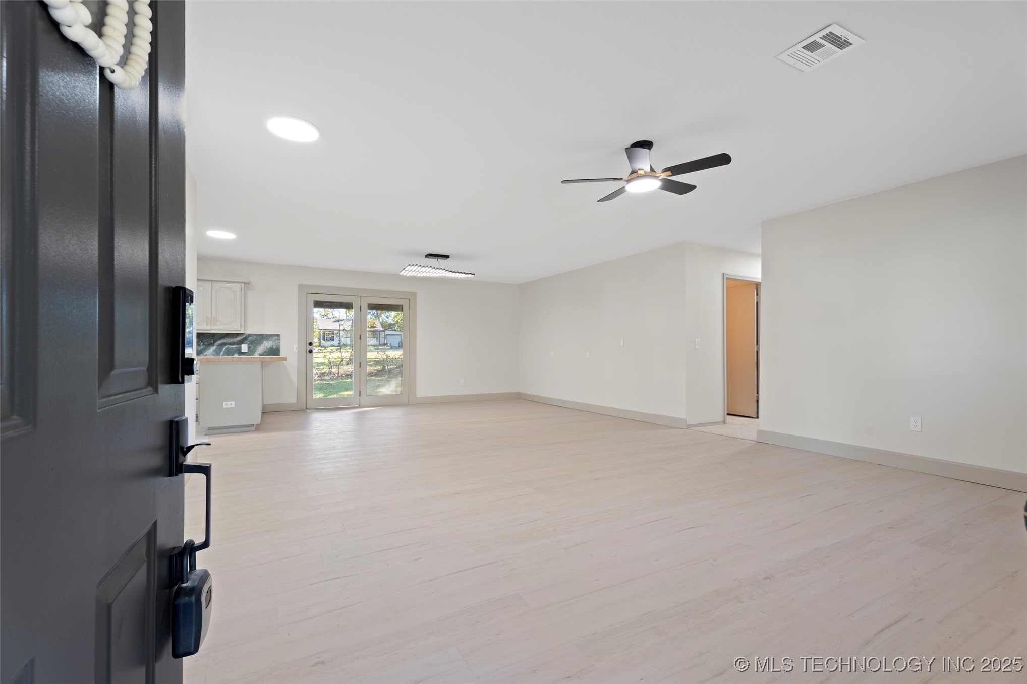 7 N Ora Street Property Photo 6