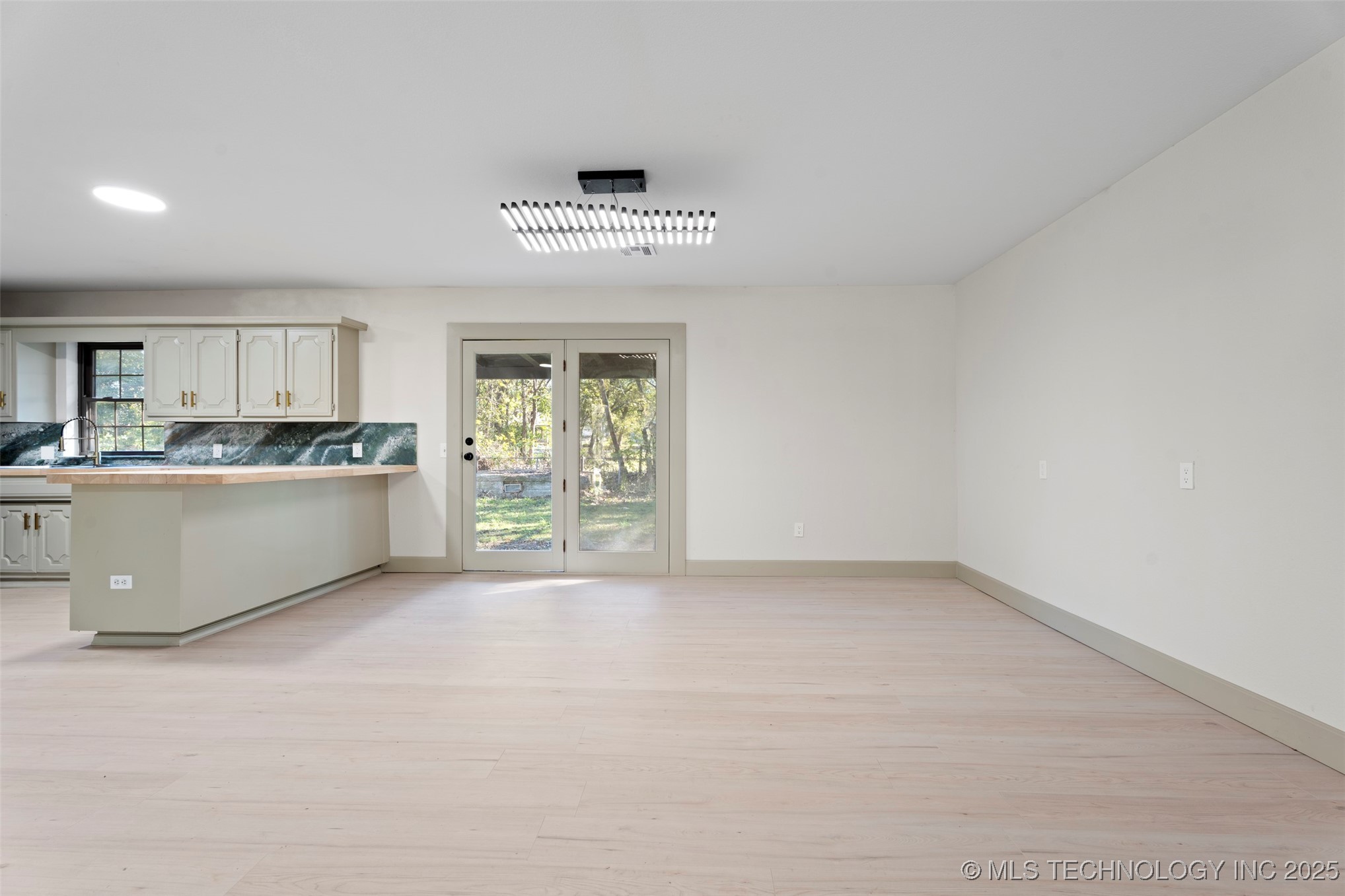 7 N Ora Street Property Photo 8