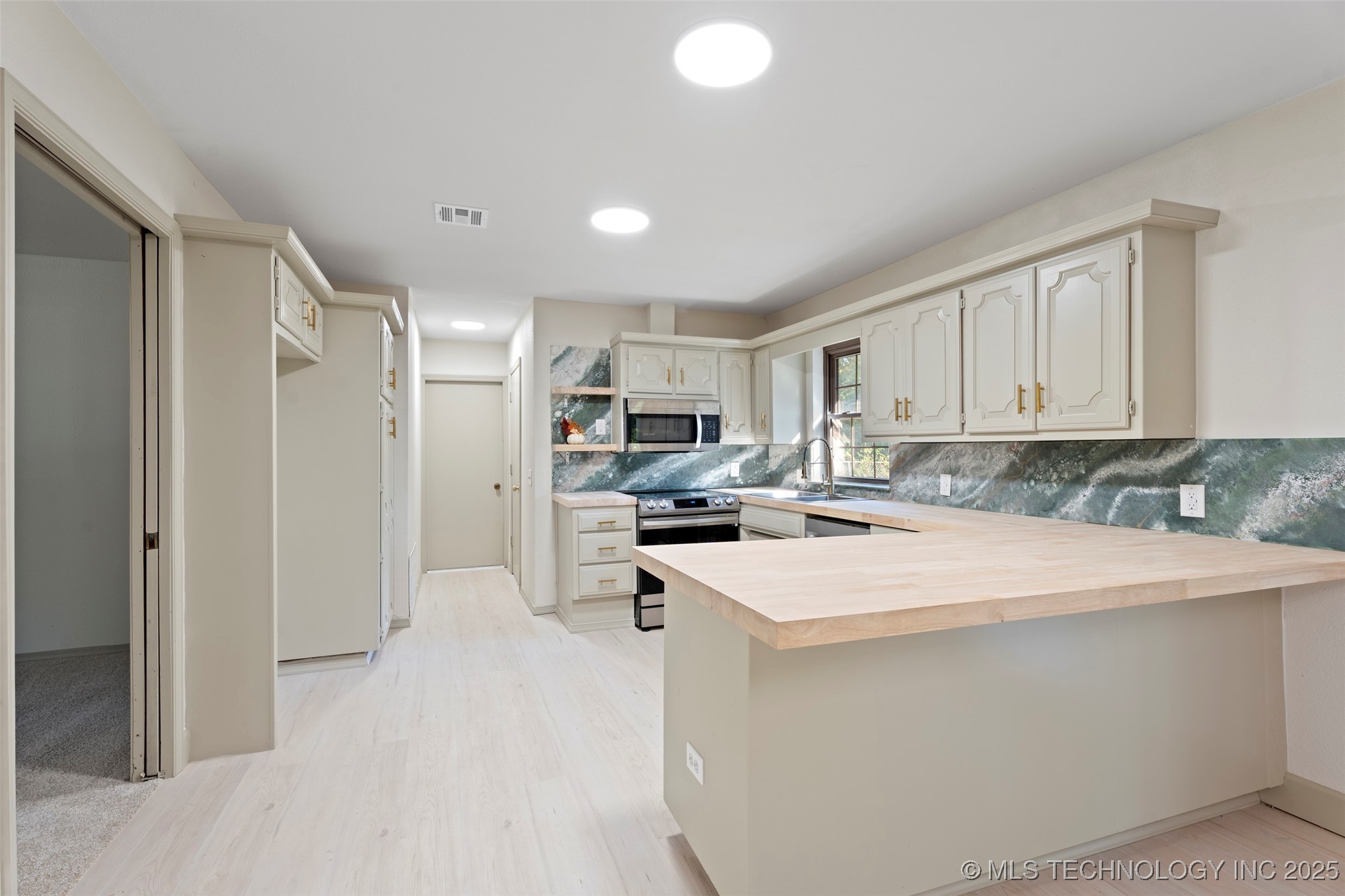 7 N Ora Street Property Photo 9