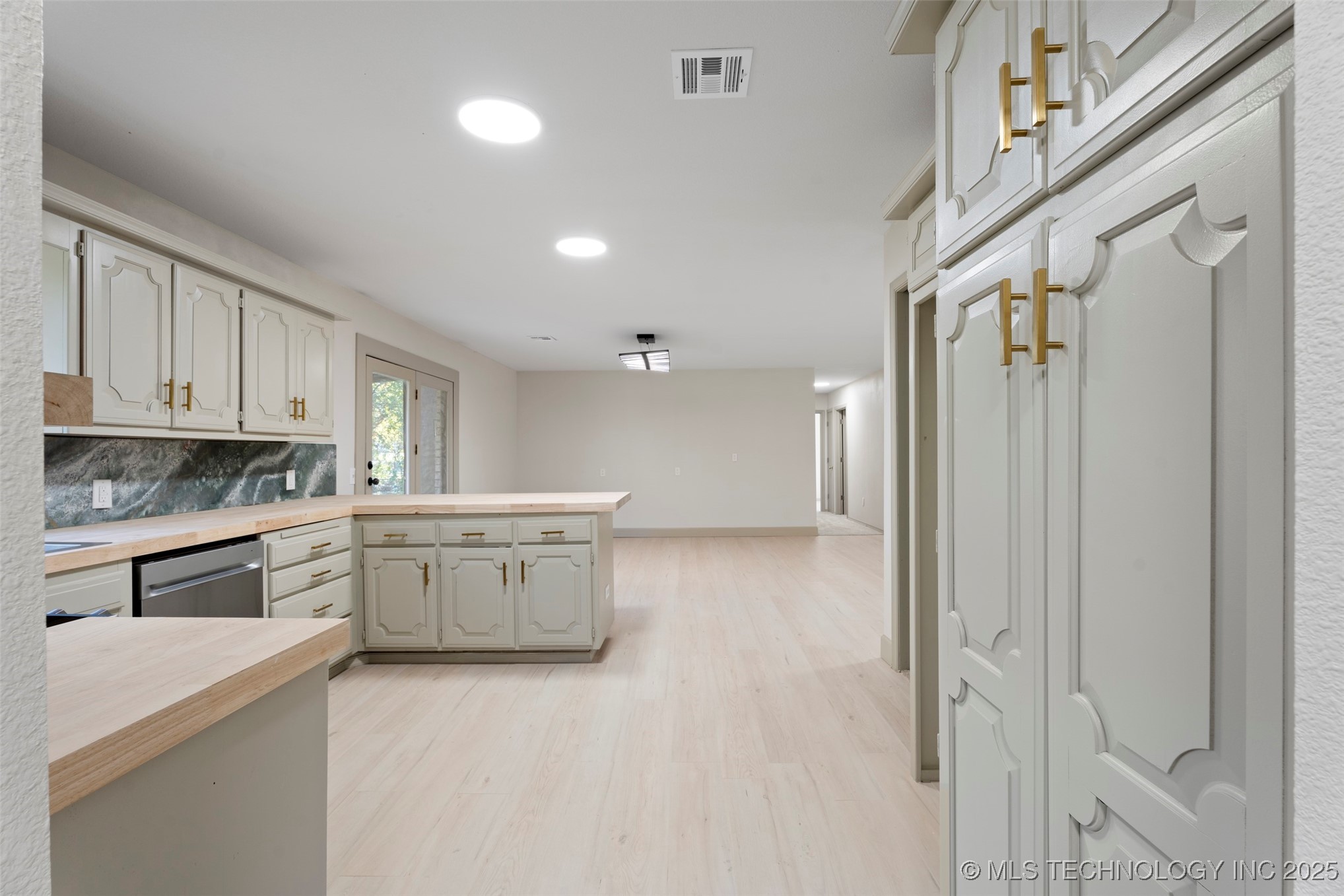 7 N Ora Street Property Photo 10