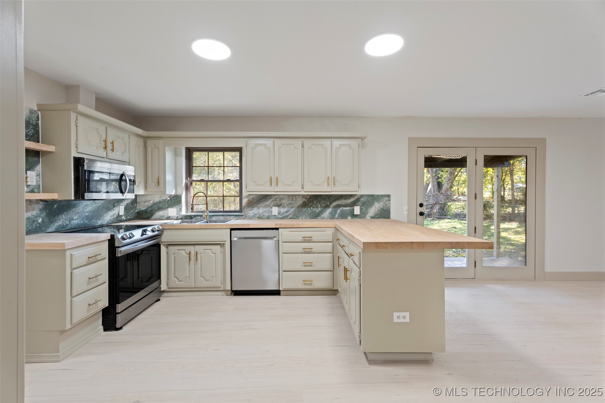 7 N Ora Street Property Photo 11