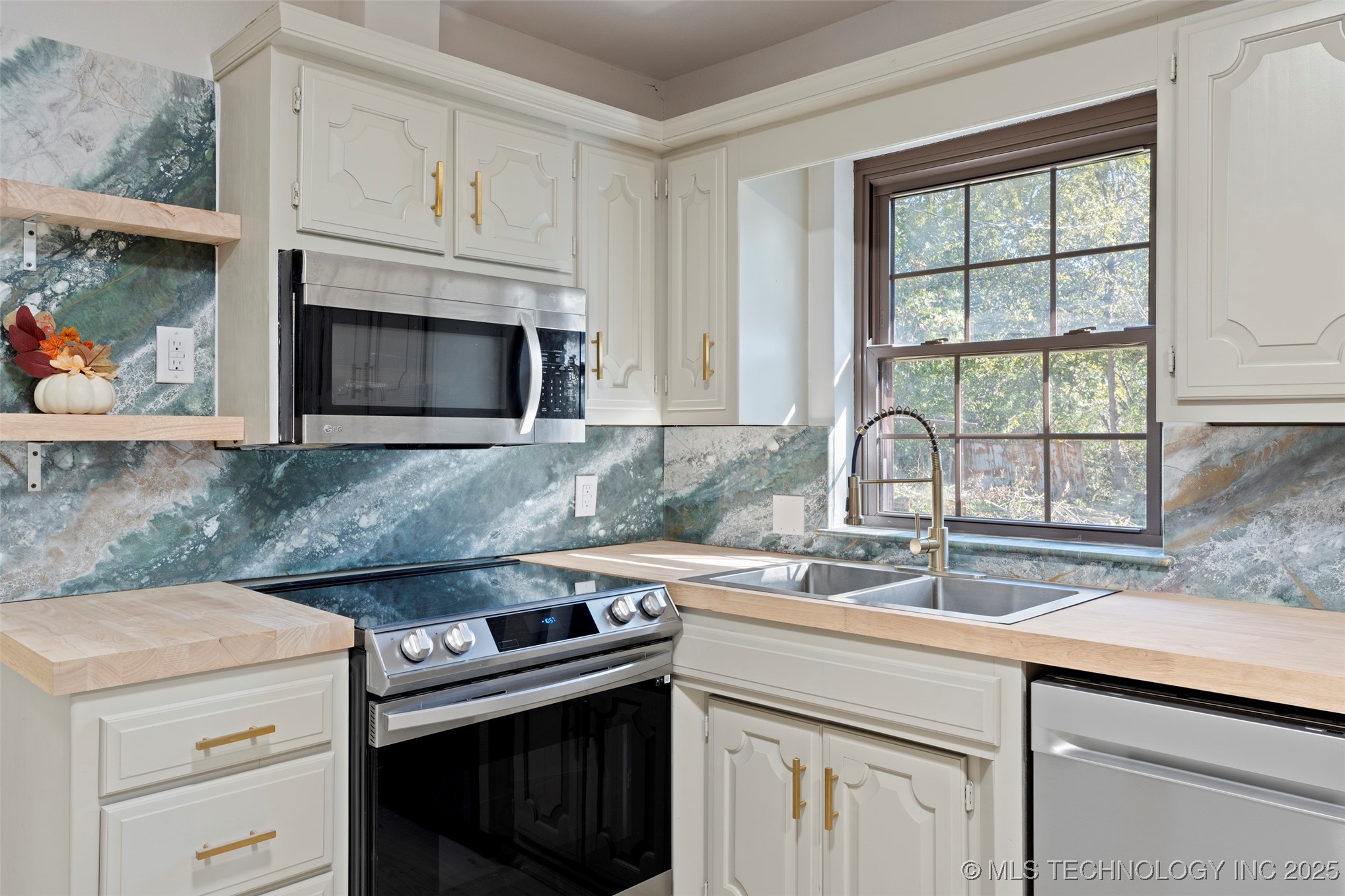 7 N Ora Street Property Photo 12