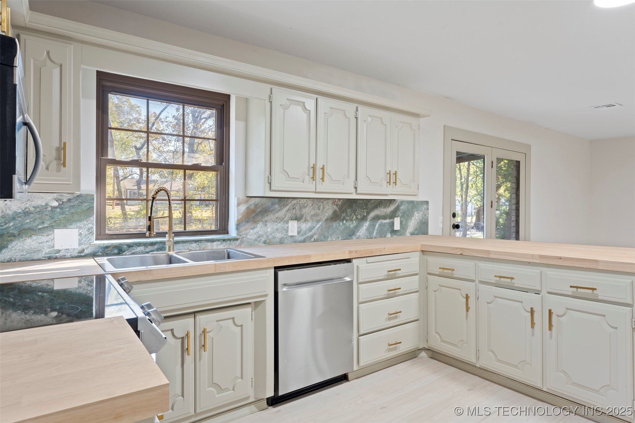 7 N Ora Street Property Photo 13