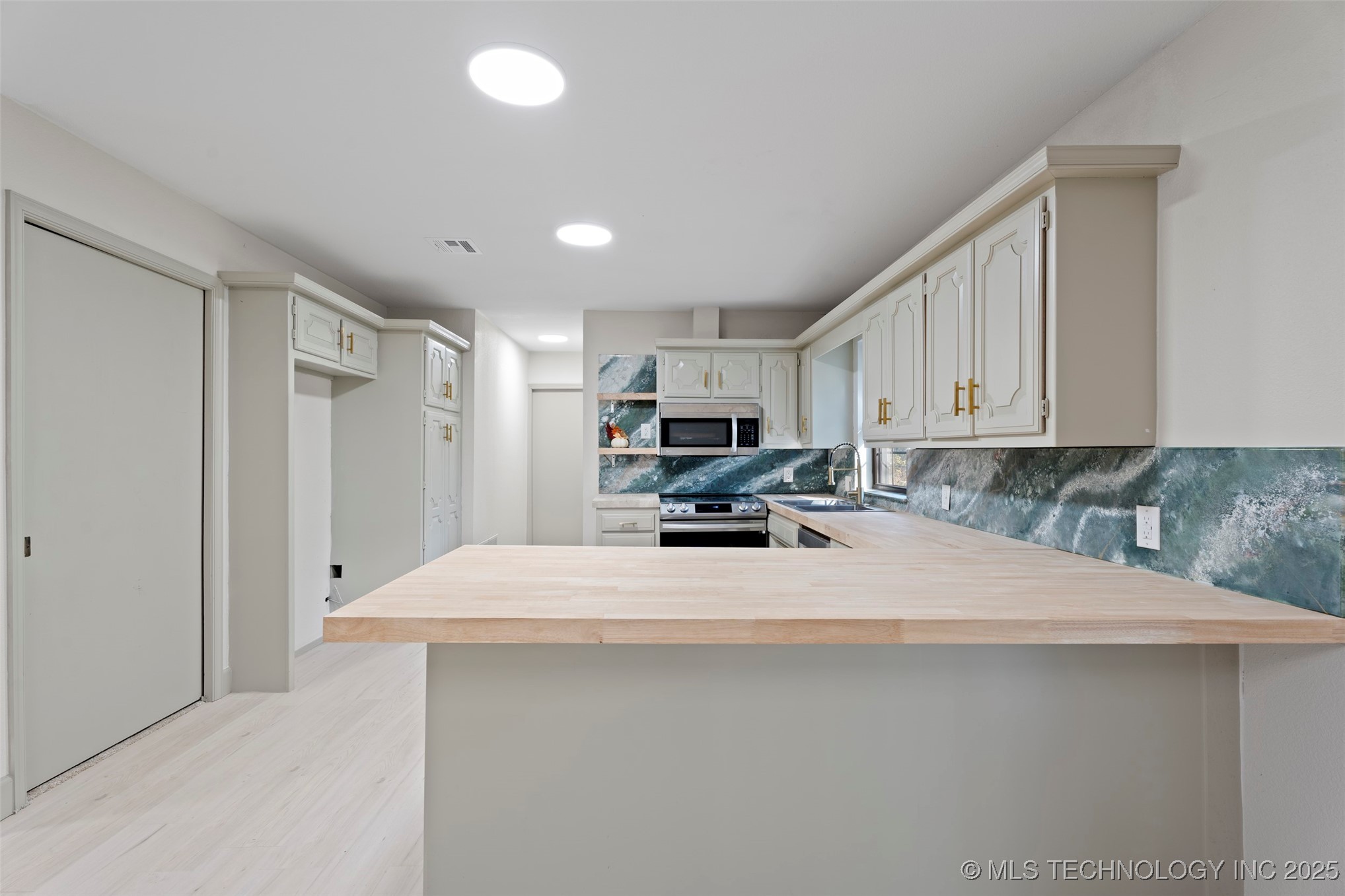 7 N Ora Street Property Photo 14