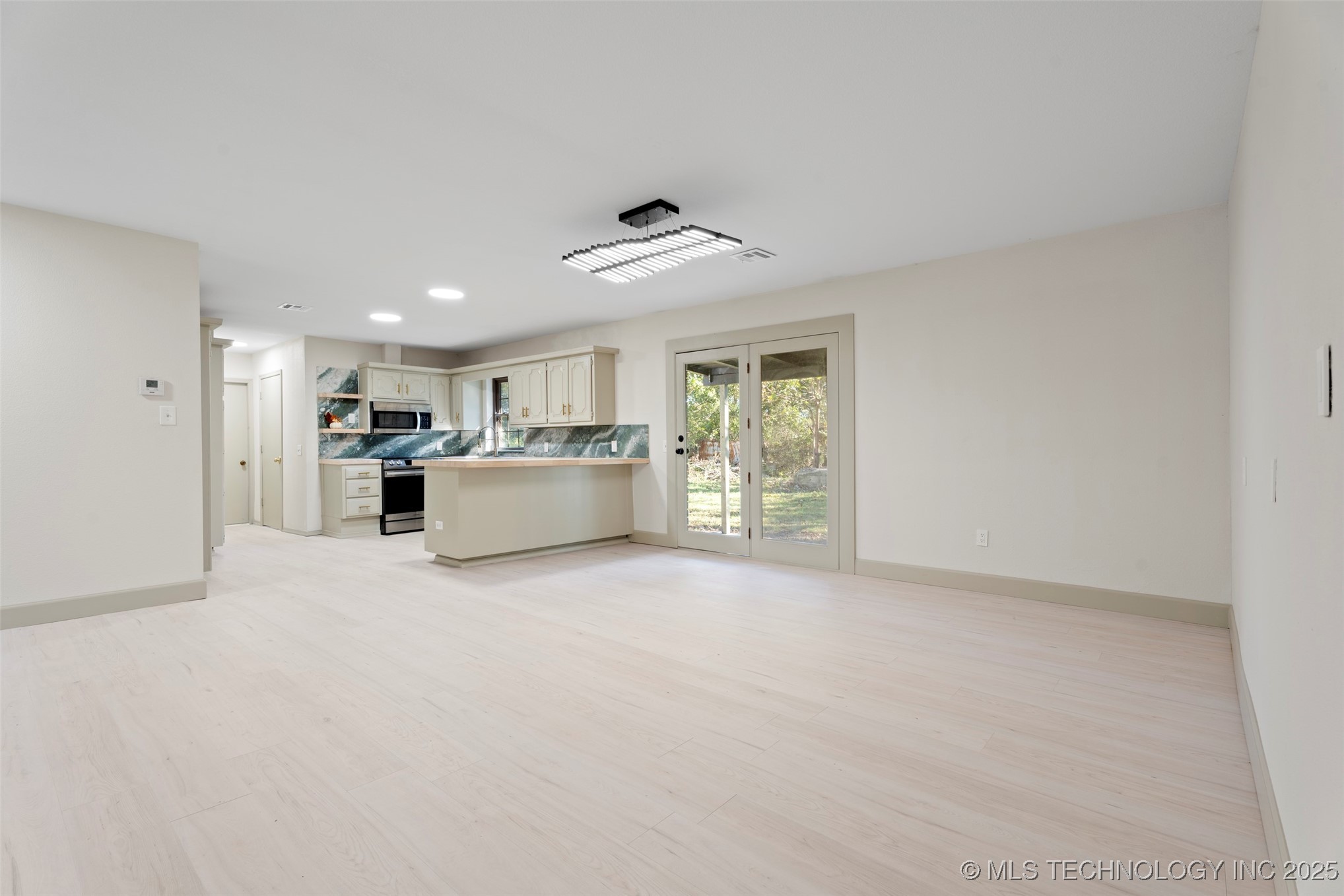 7 N Ora Street Property Photo 15