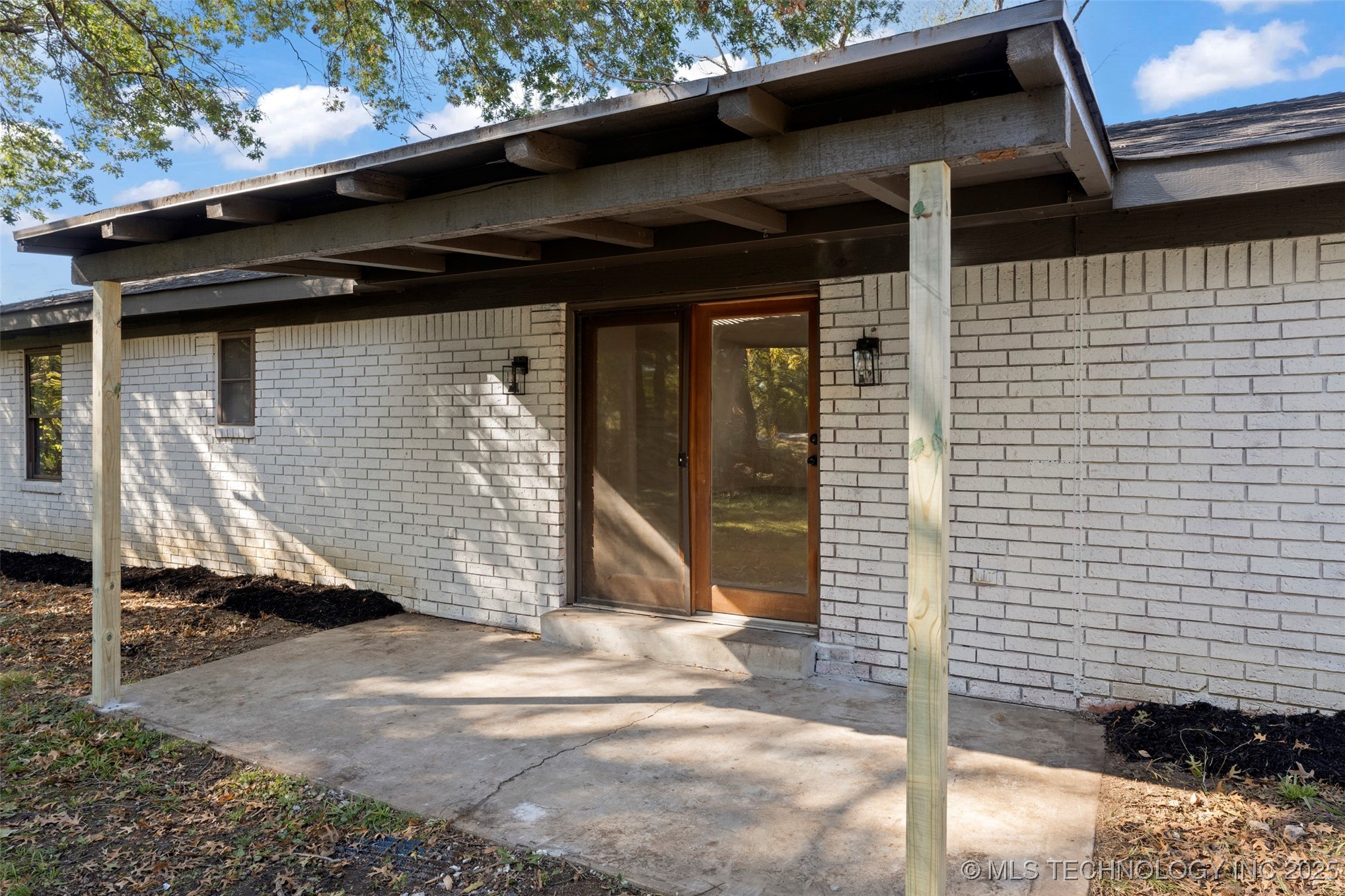 7 N Ora Street Property Photo 28