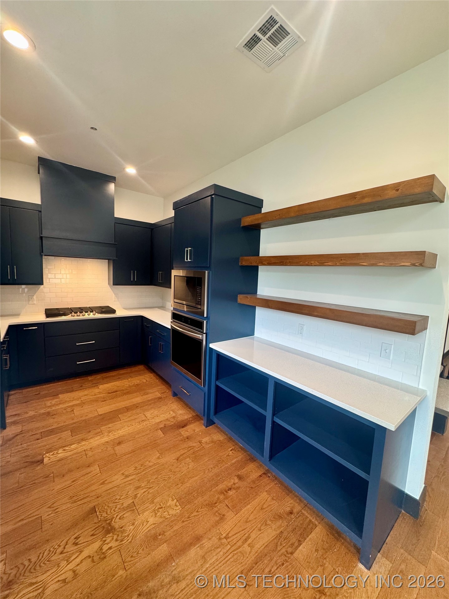 7509 S Chestnut Avenue Property Photo 8