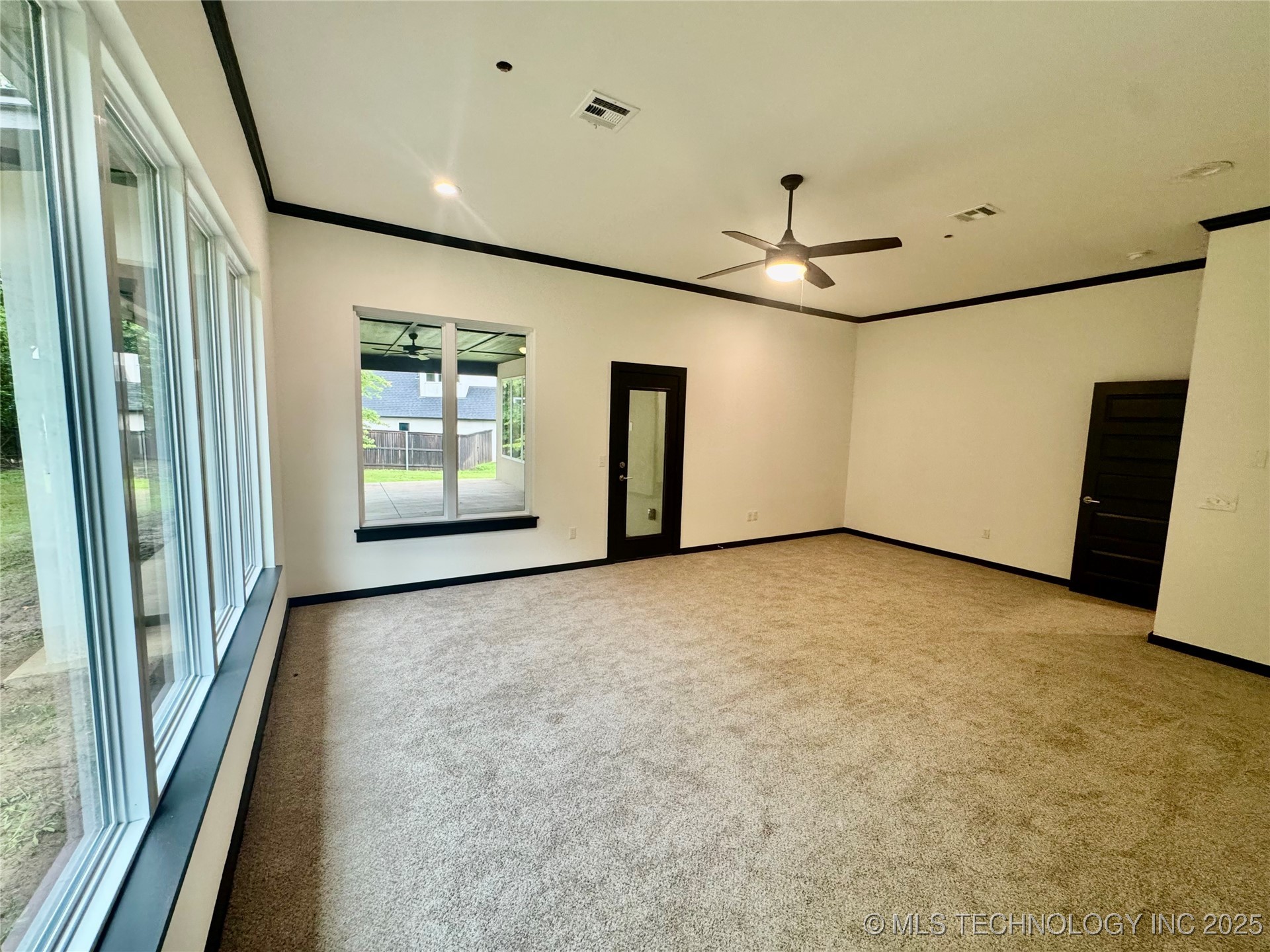 7509 S Chestnut Avenue Property Photo 9