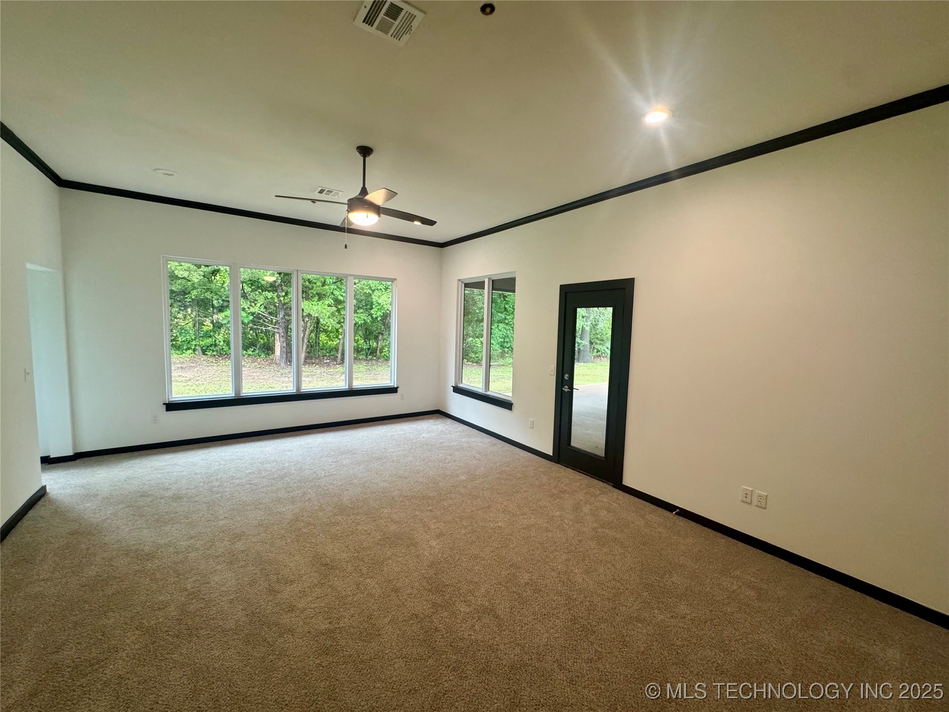 7509 S Chestnut Avenue Property Photo 10