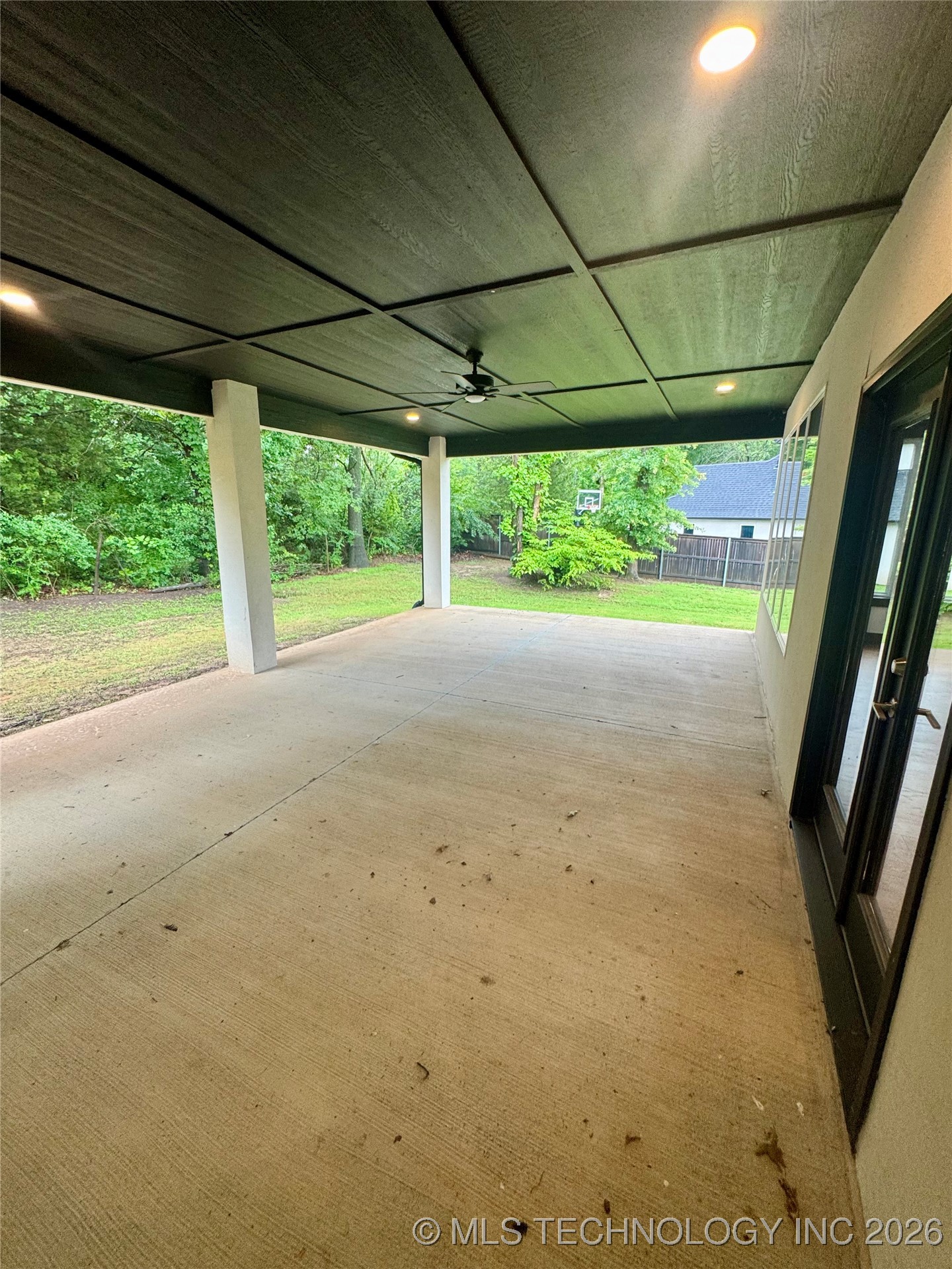 7509 S Chestnut Avenue Property Photo 11