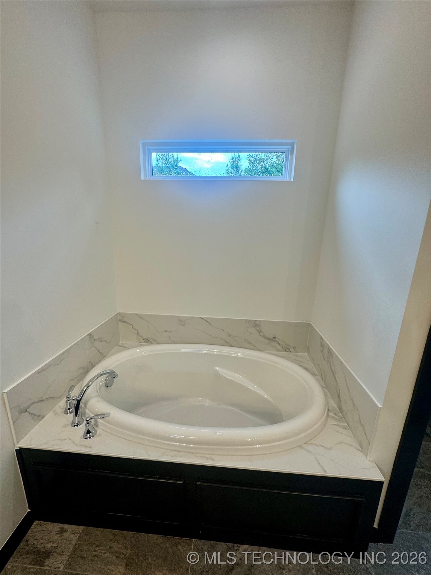 7509 S Chestnut Avenue Property Photo 13