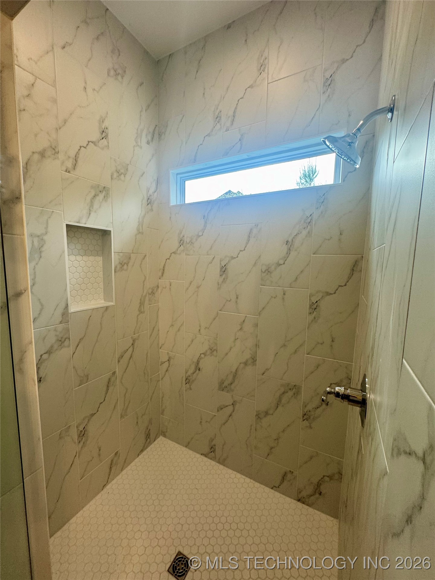 7509 S Chestnut Avenue Property Photo 14