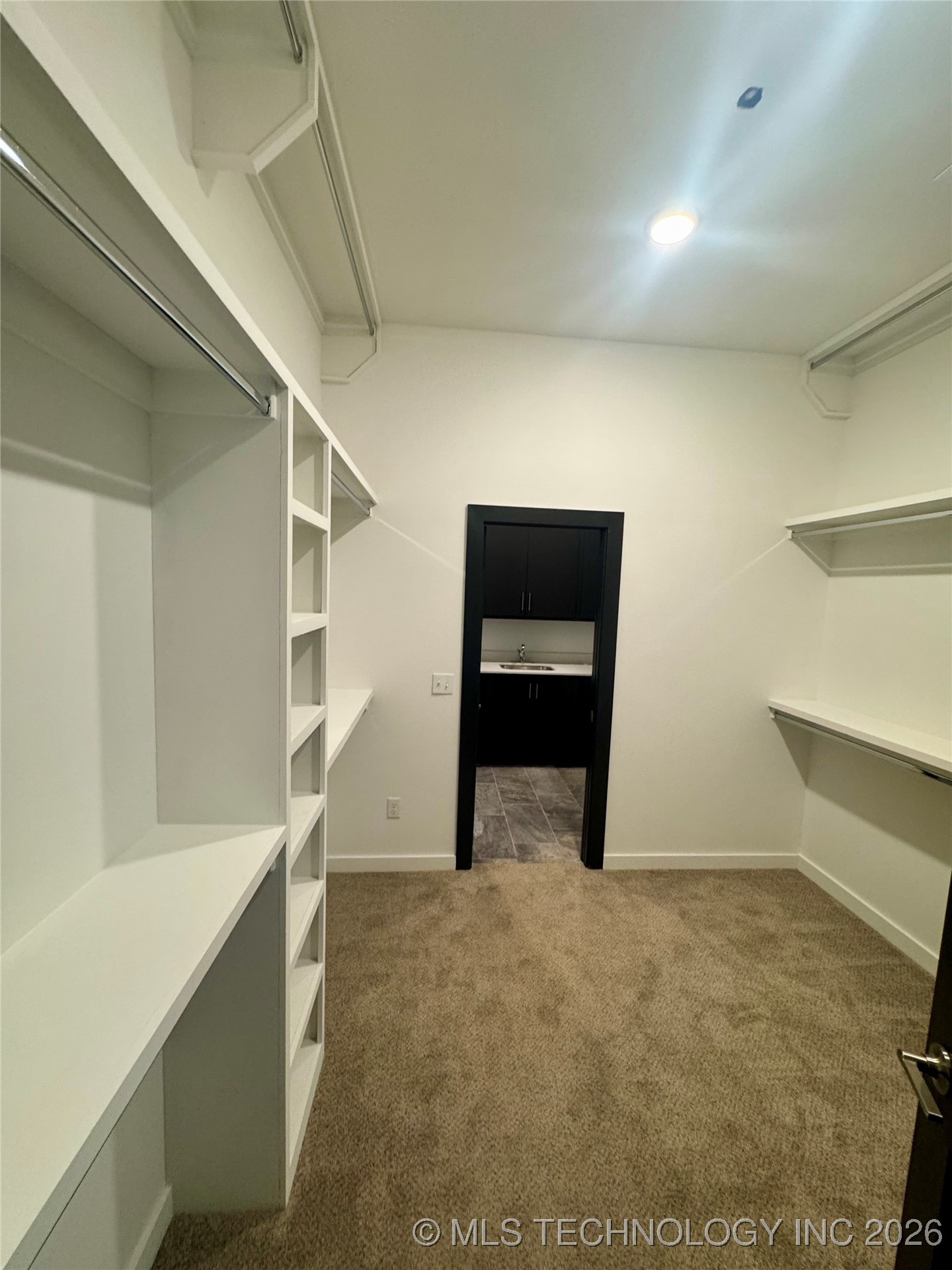 7509 S Chestnut Avenue Property Photo 15