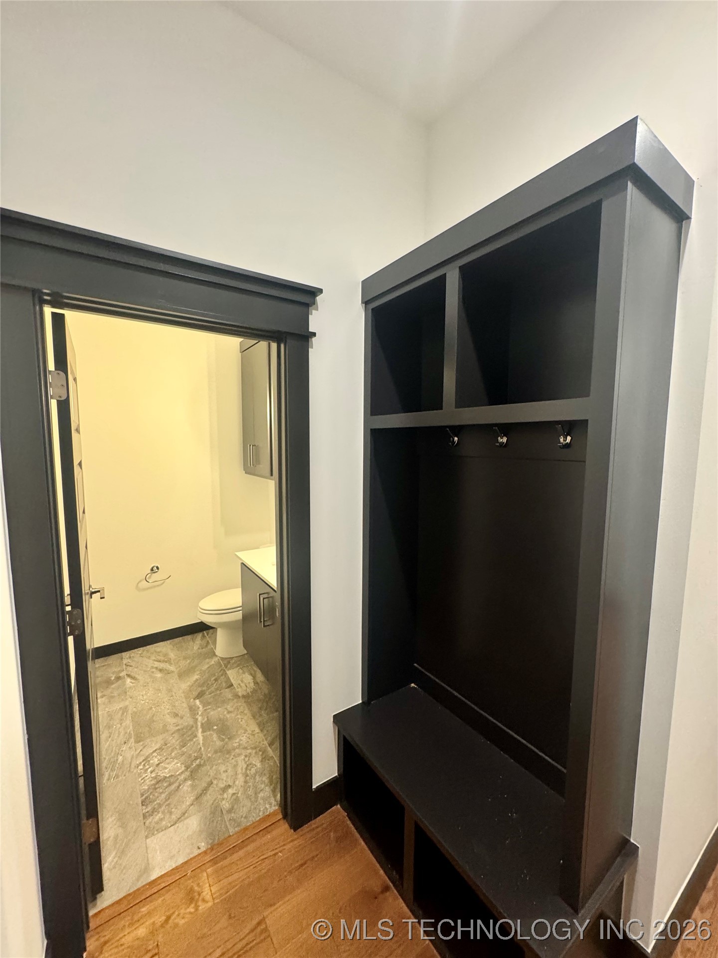 7509 S Chestnut Avenue Property Photo 18