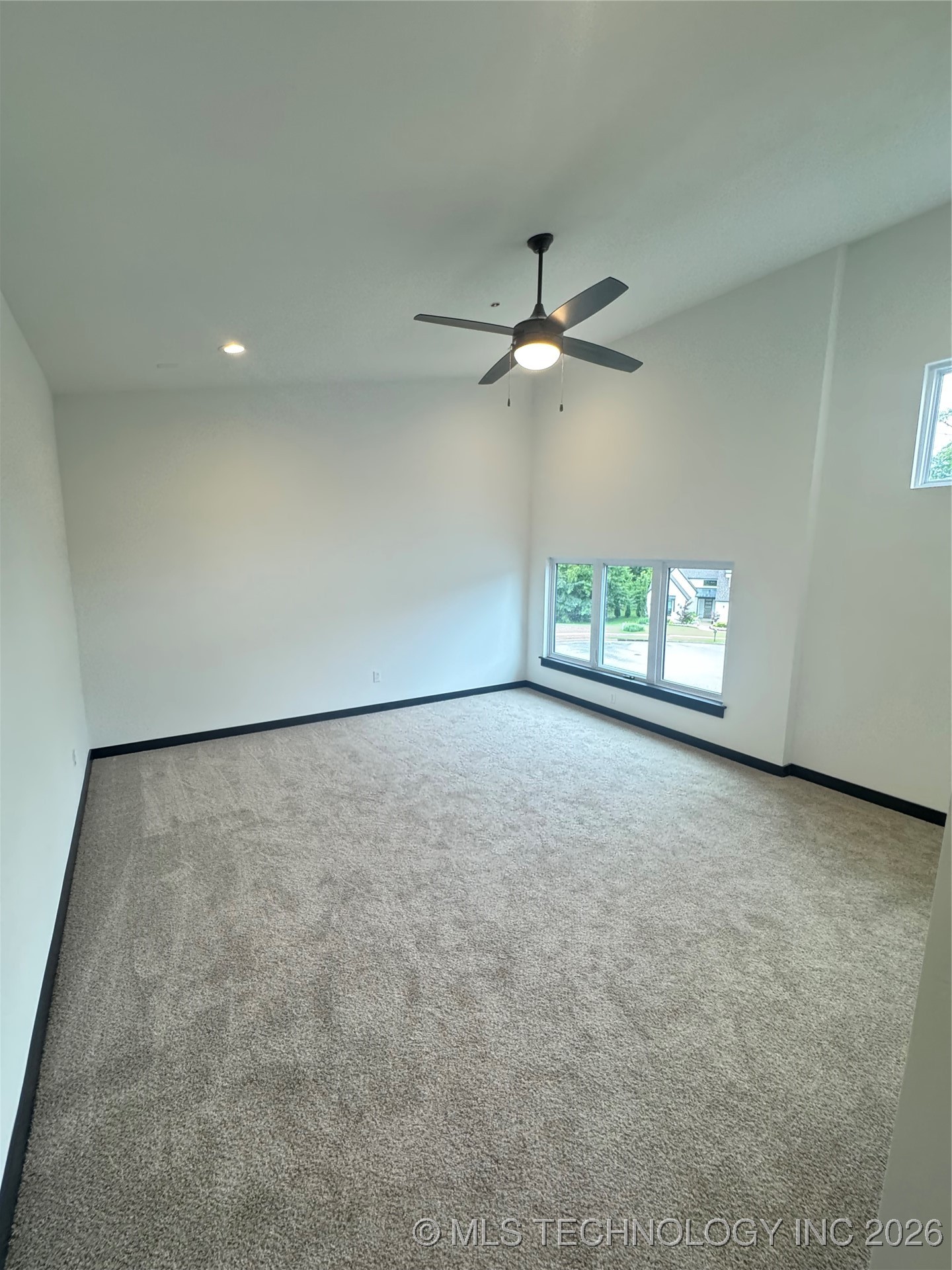 7509 S Chestnut Avenue Property Photo 20