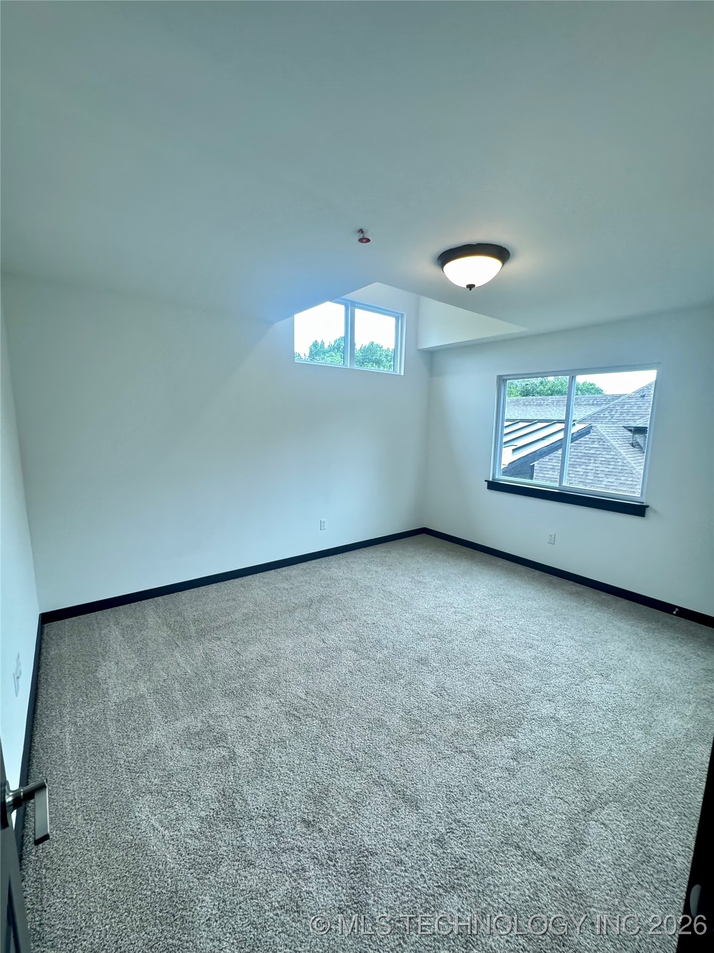 7509 S Chestnut Avenue Property Photo 23