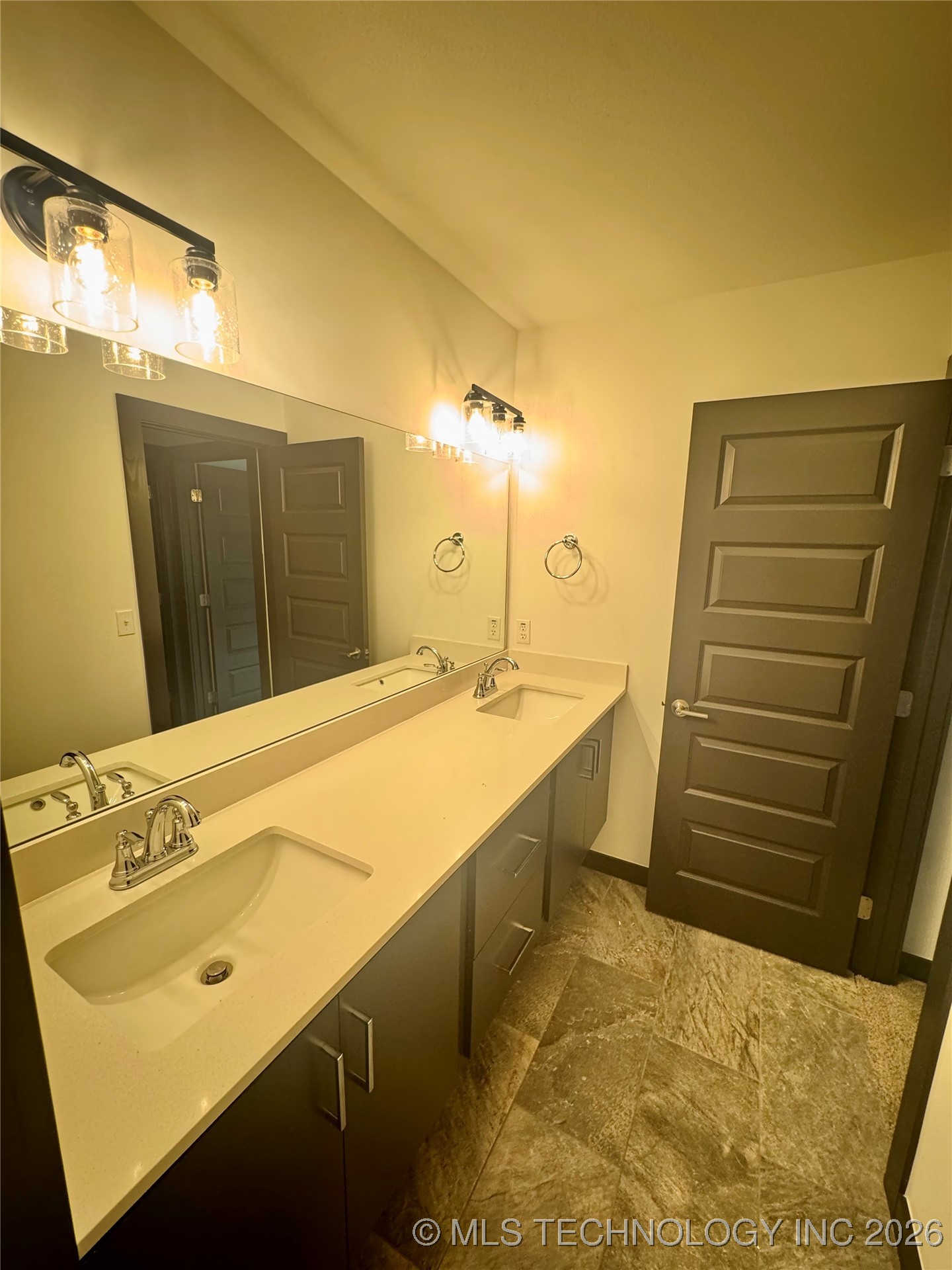 7509 S Chestnut Avenue Property Photo 26