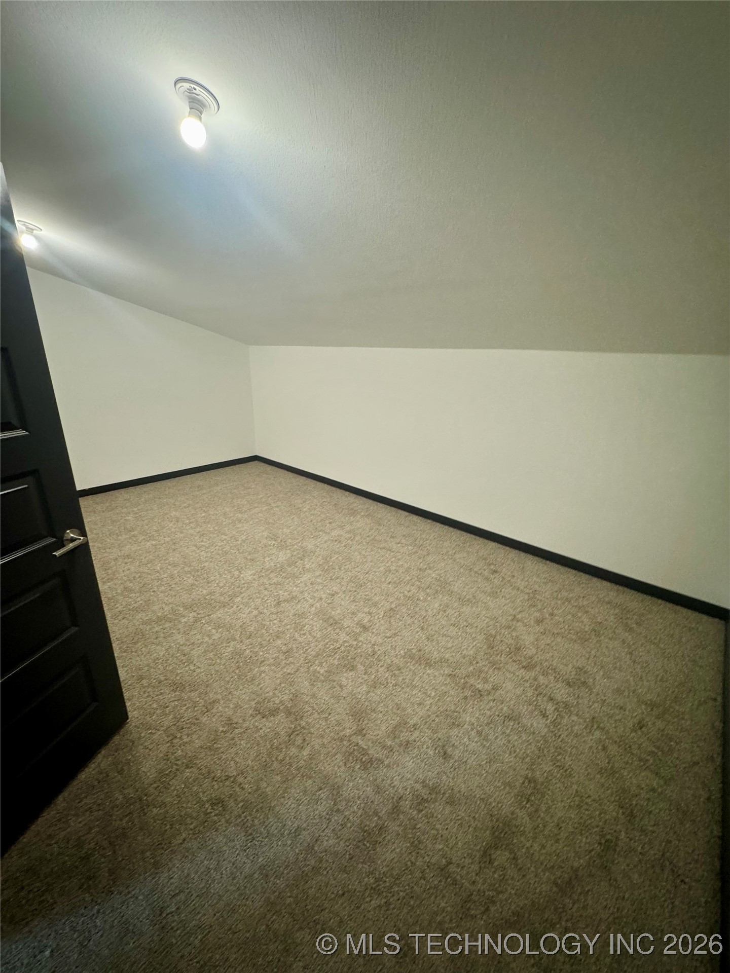 7509 S Chestnut Avenue Property Photo 29