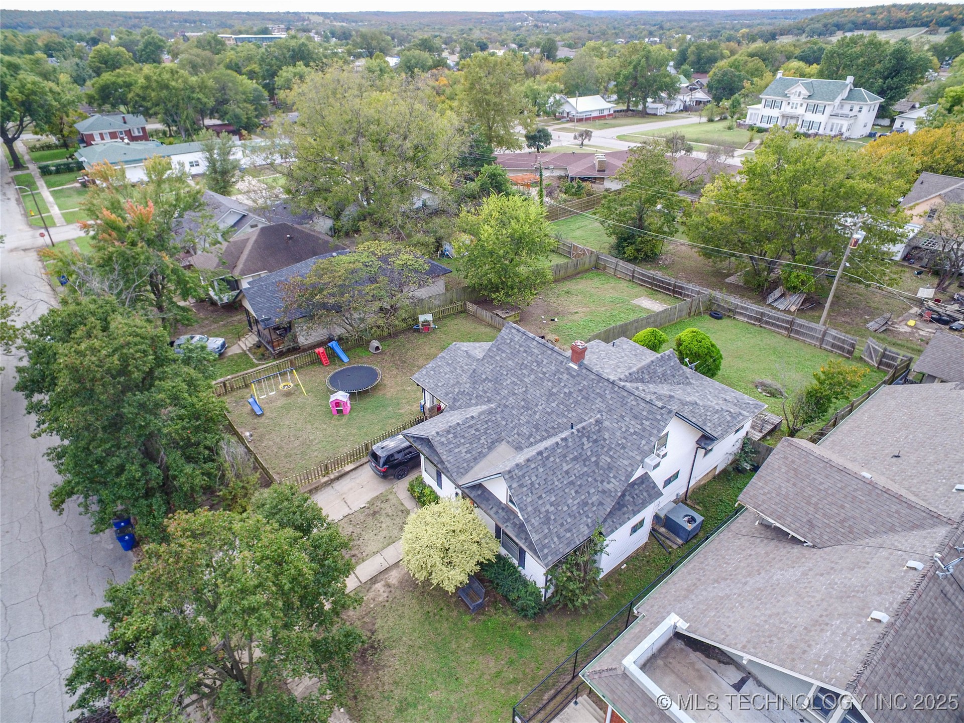 1719 Leahy Avenue Property Photo 6