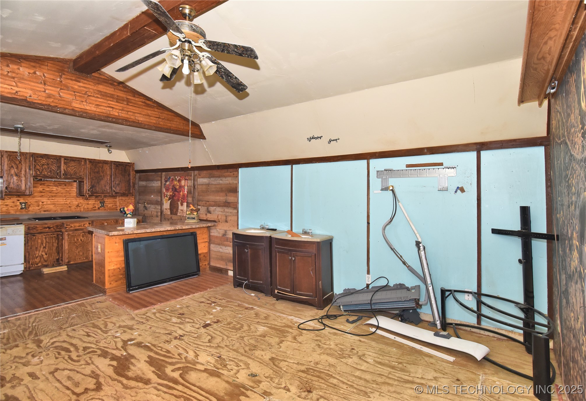 5575 Rizley Road Property Photo 3