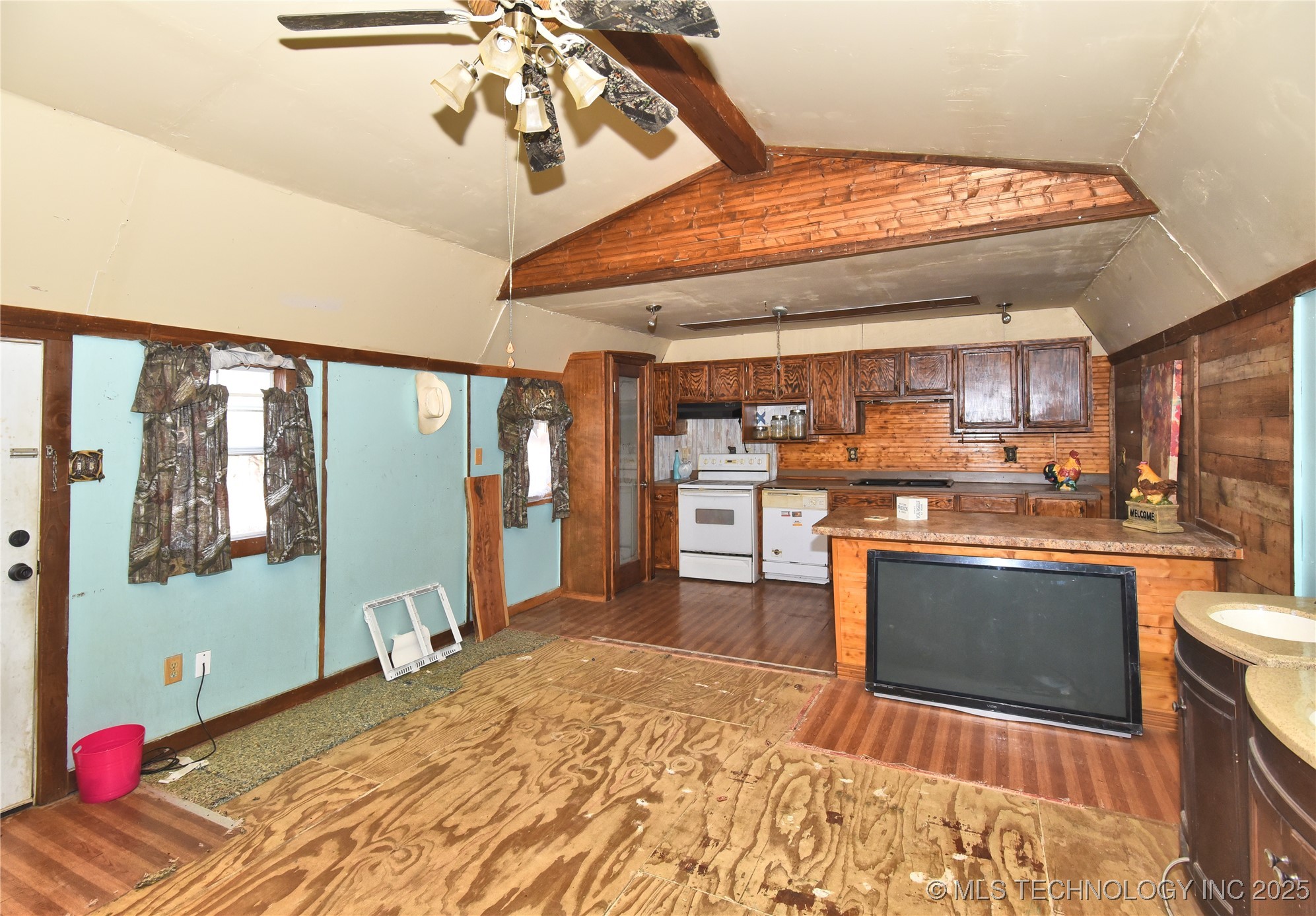 5575 Rizley Road Property Photo 5