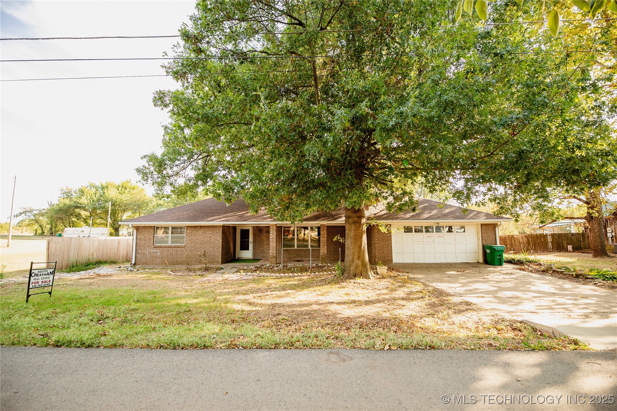 301 W Burkhart Property Photo 1