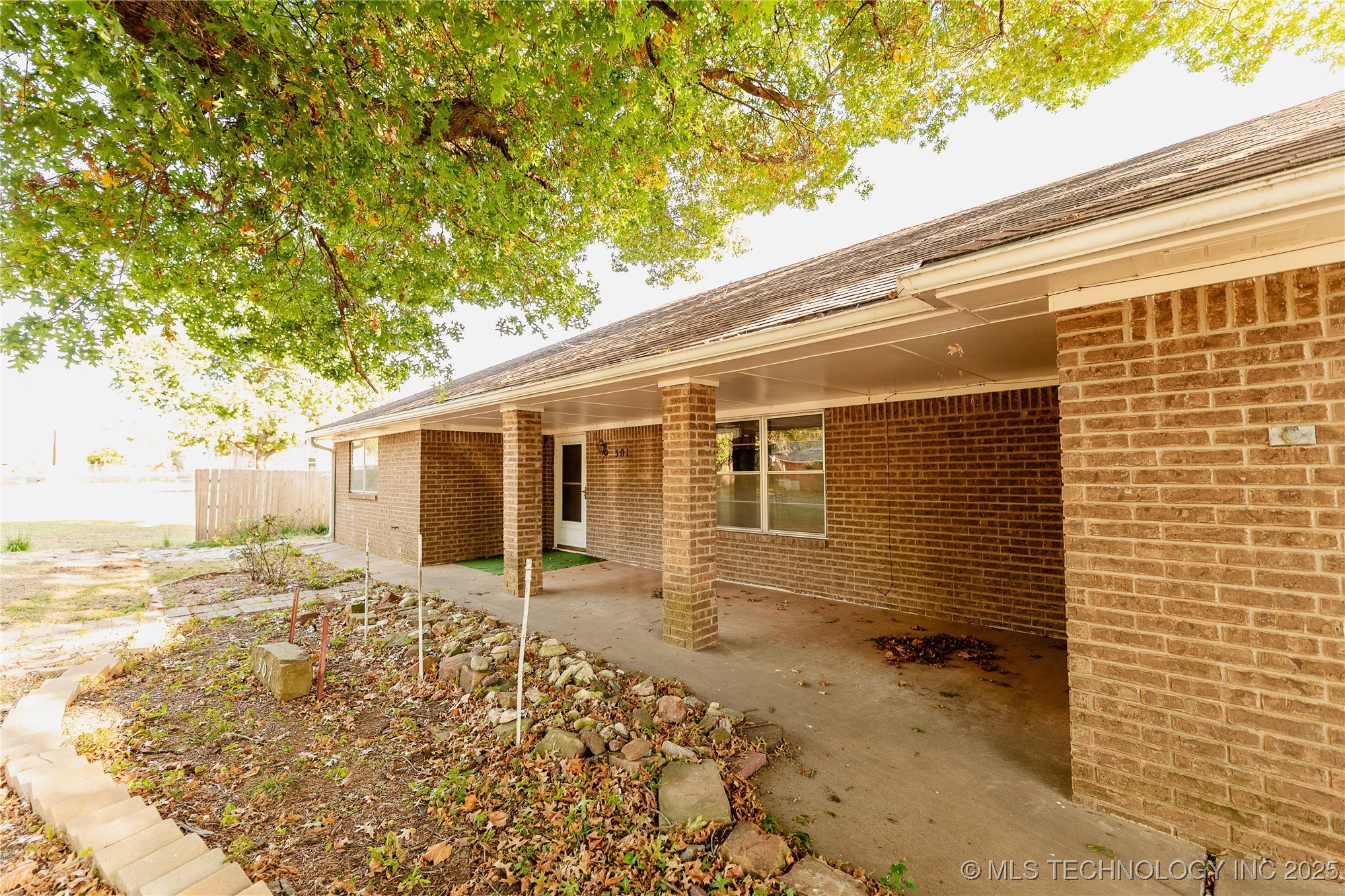 301 W Burkhart Property Photo 3
