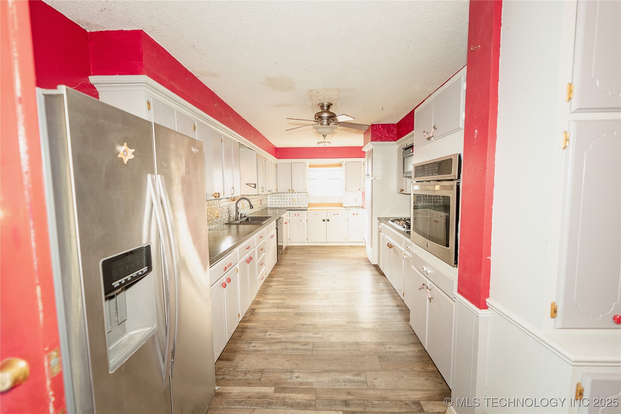 301 W Burkhart Property Photo 5