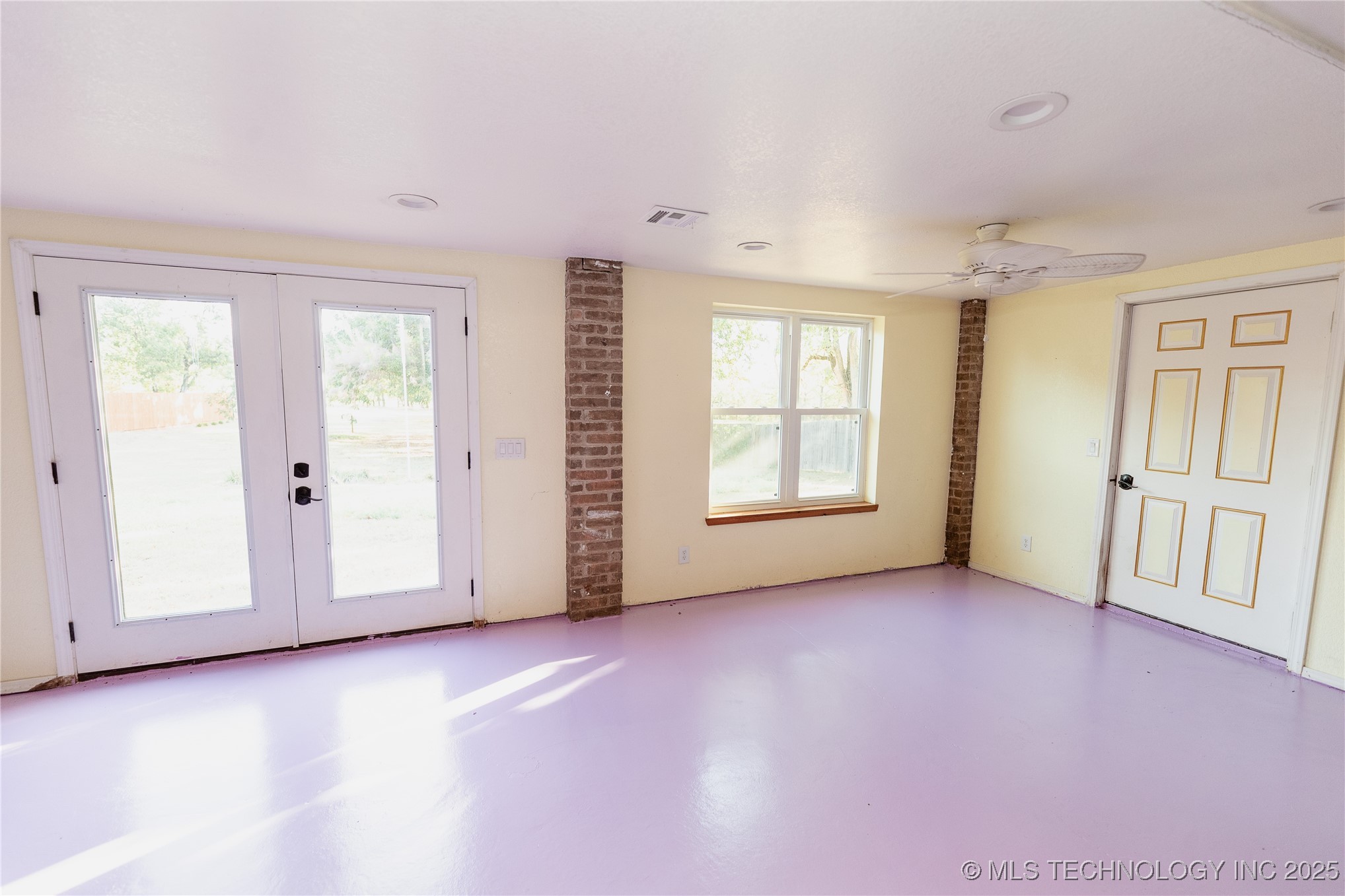 301 W Burkhart Property Photo 8