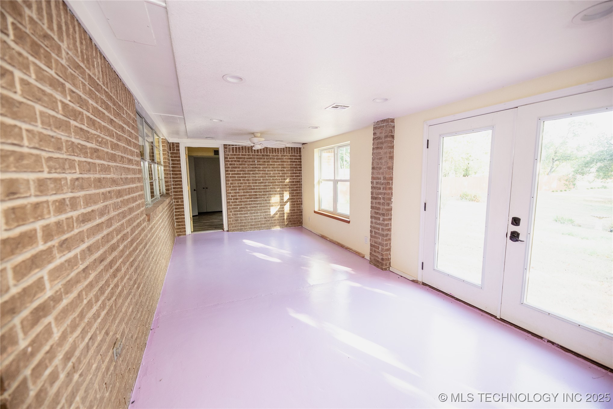 301 W Burkhart Property Photo 9