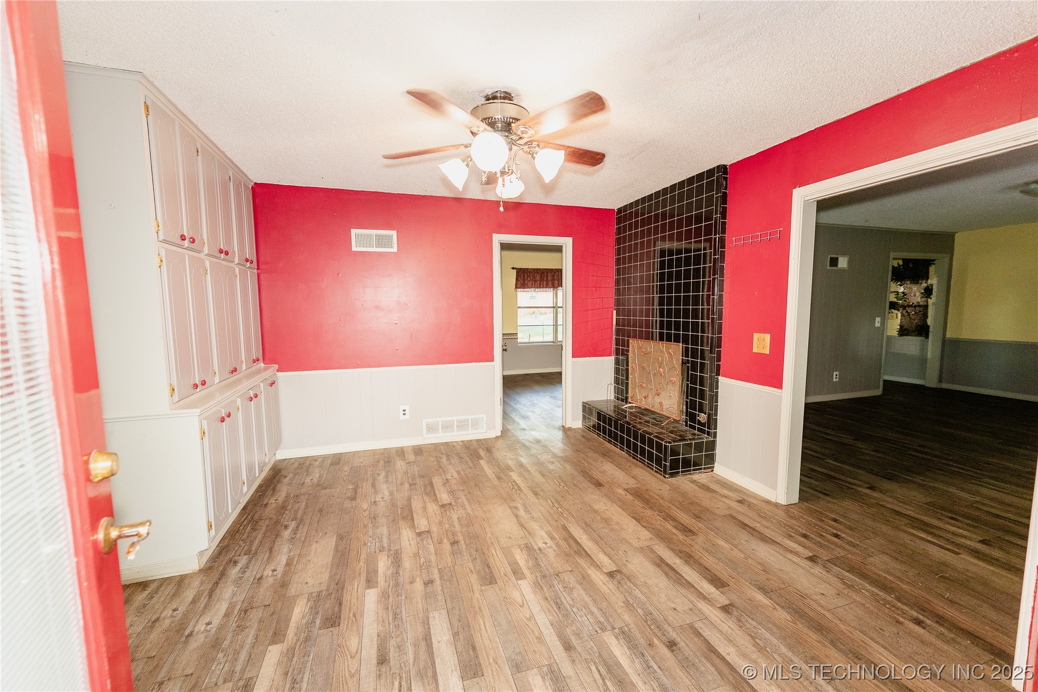 301 W Burkhart Property Photo 10