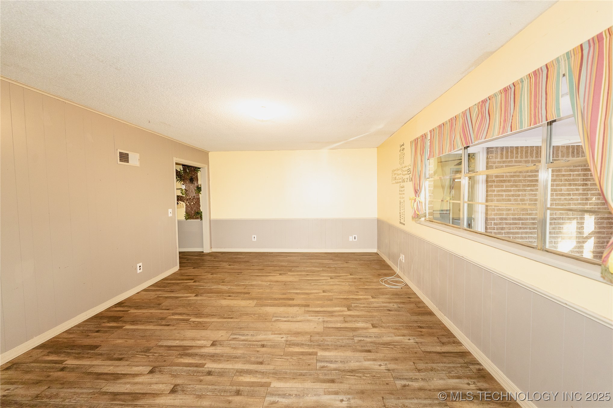 301 W Burkhart Property Photo 11