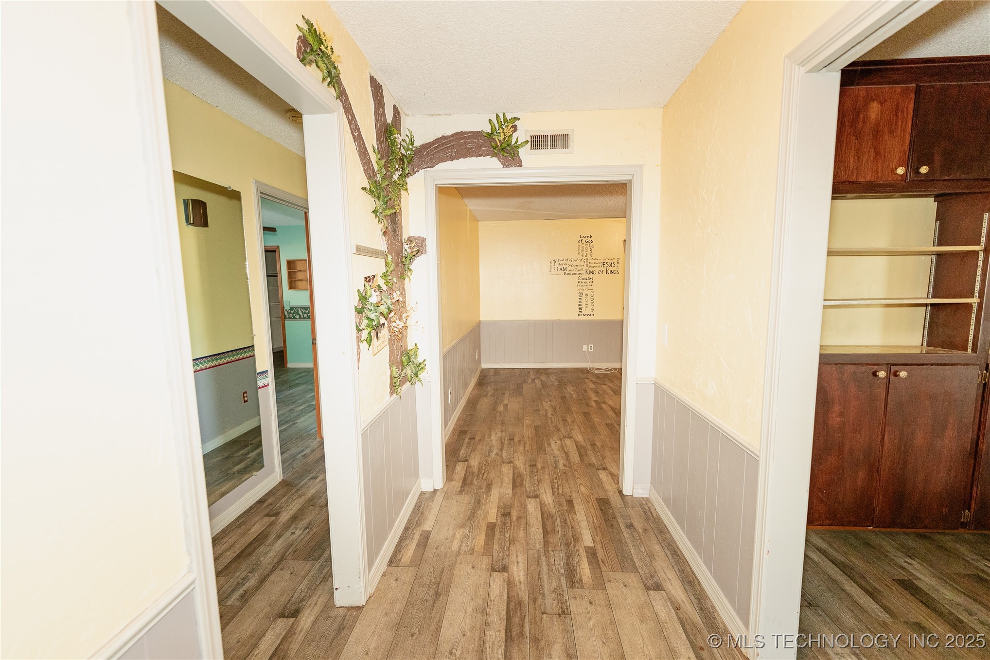 301 W Burkhart Property Photo 13