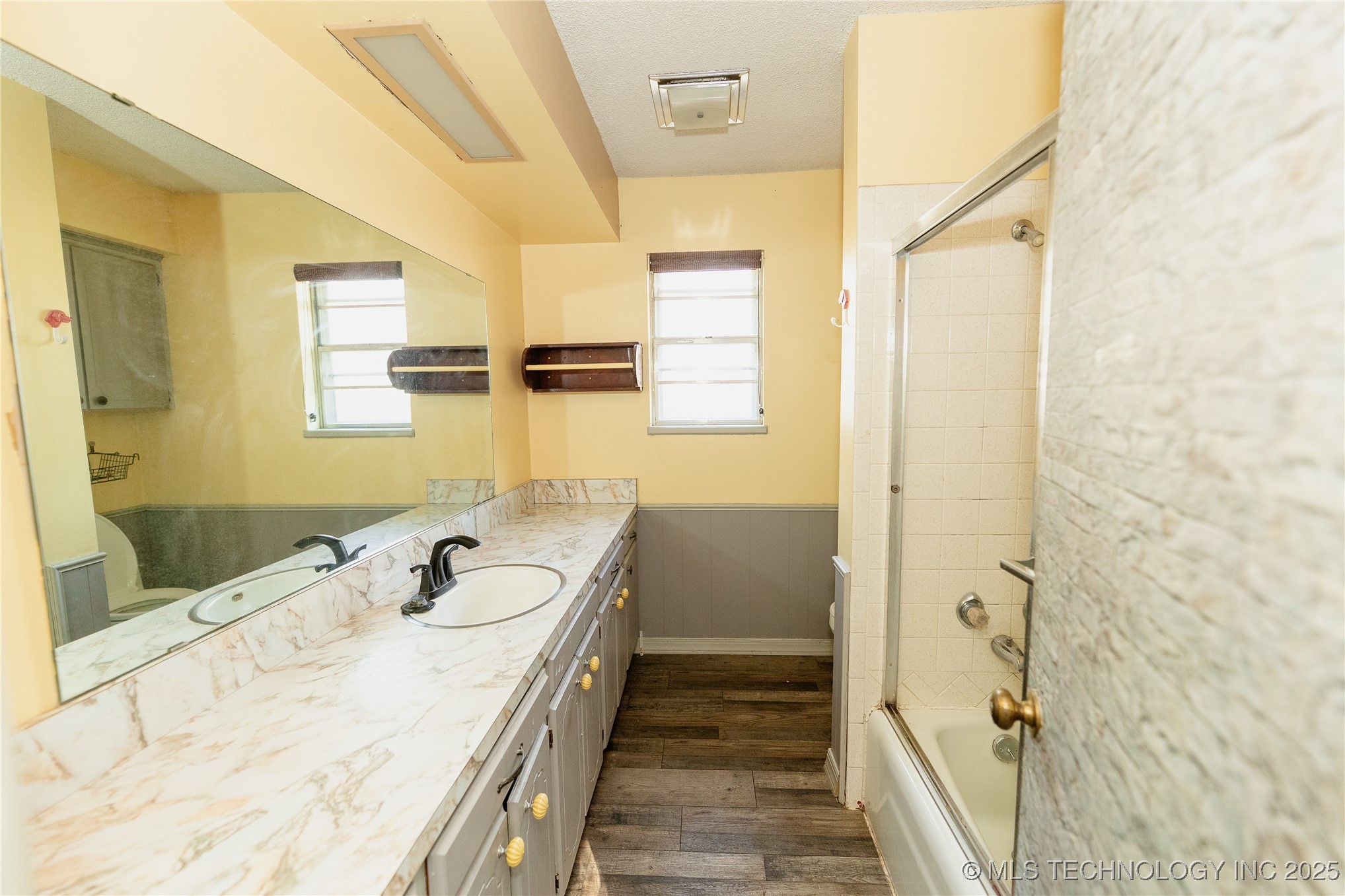 301 W Burkhart Property Photo 16