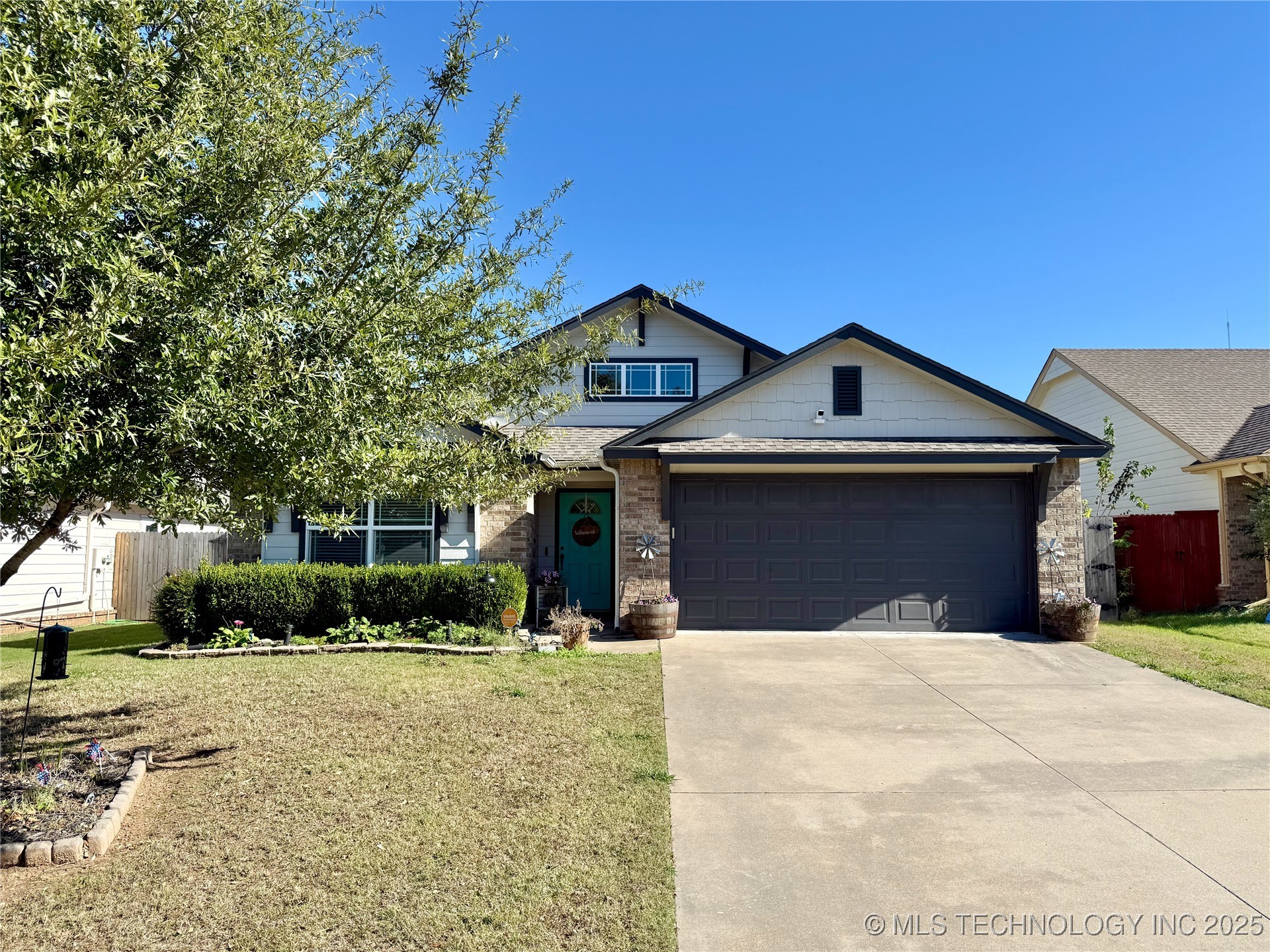 8925 S 253rd East Avenue Property Photo 1