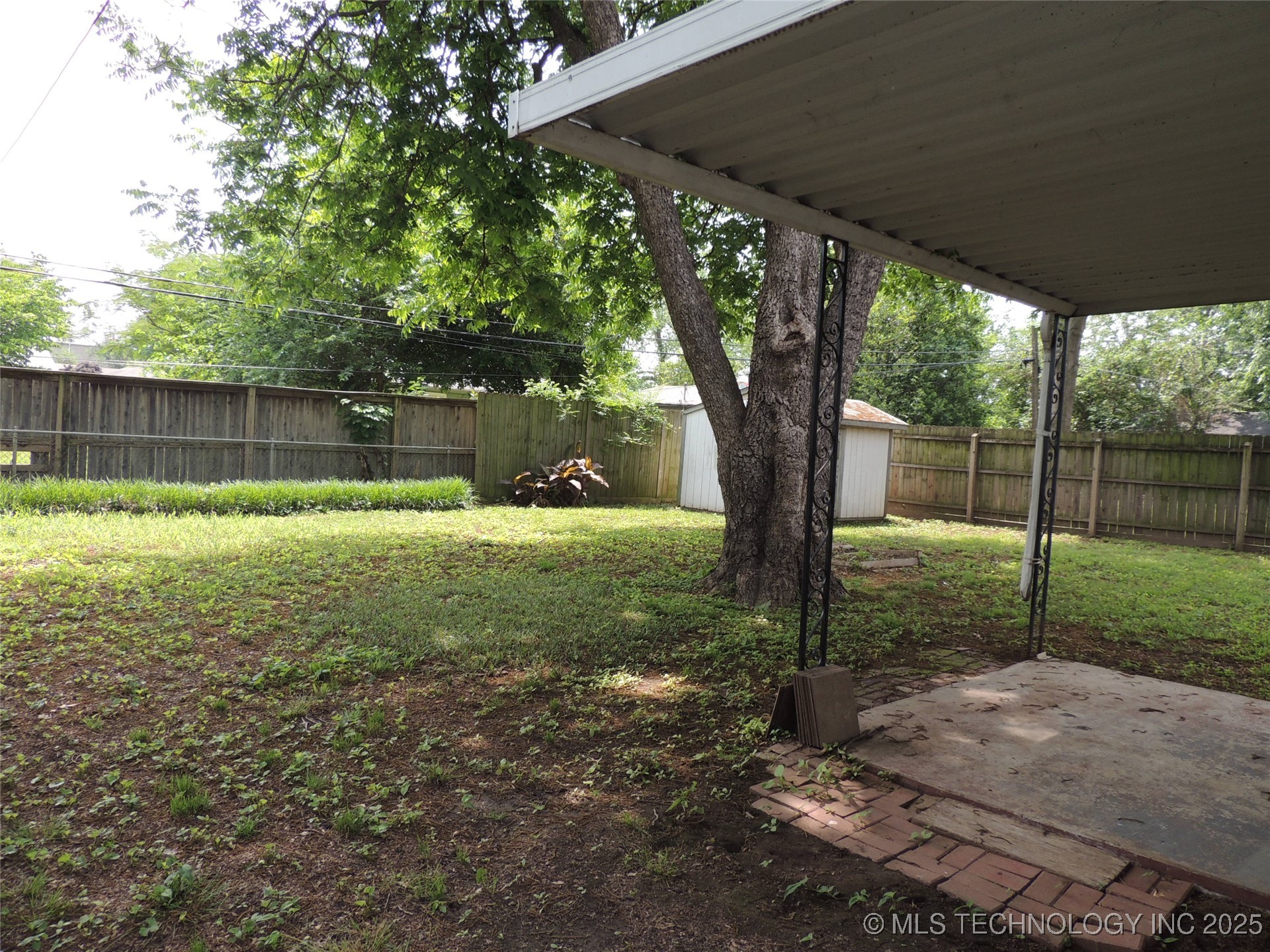 4961 S Madison Avenue Property Photo 3