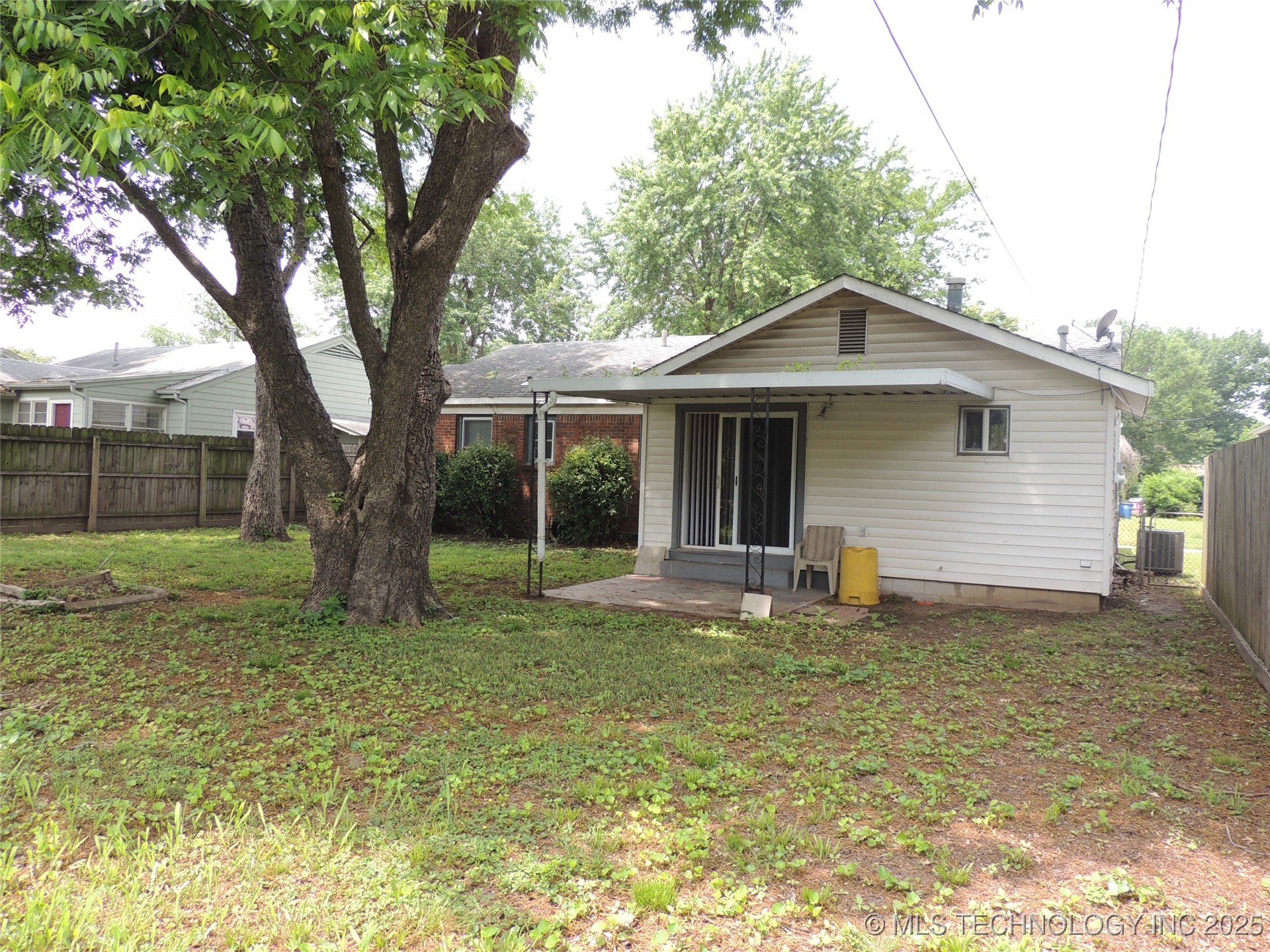 4961 S Madison Avenue Property Photo 4