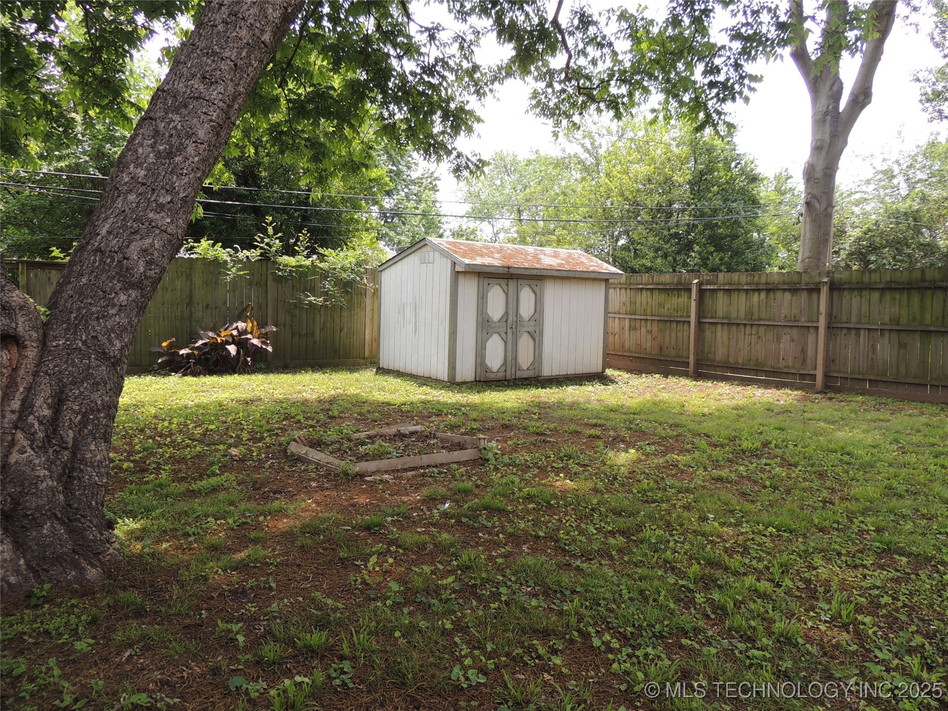 4961 S Madison Avenue Property Photo 5