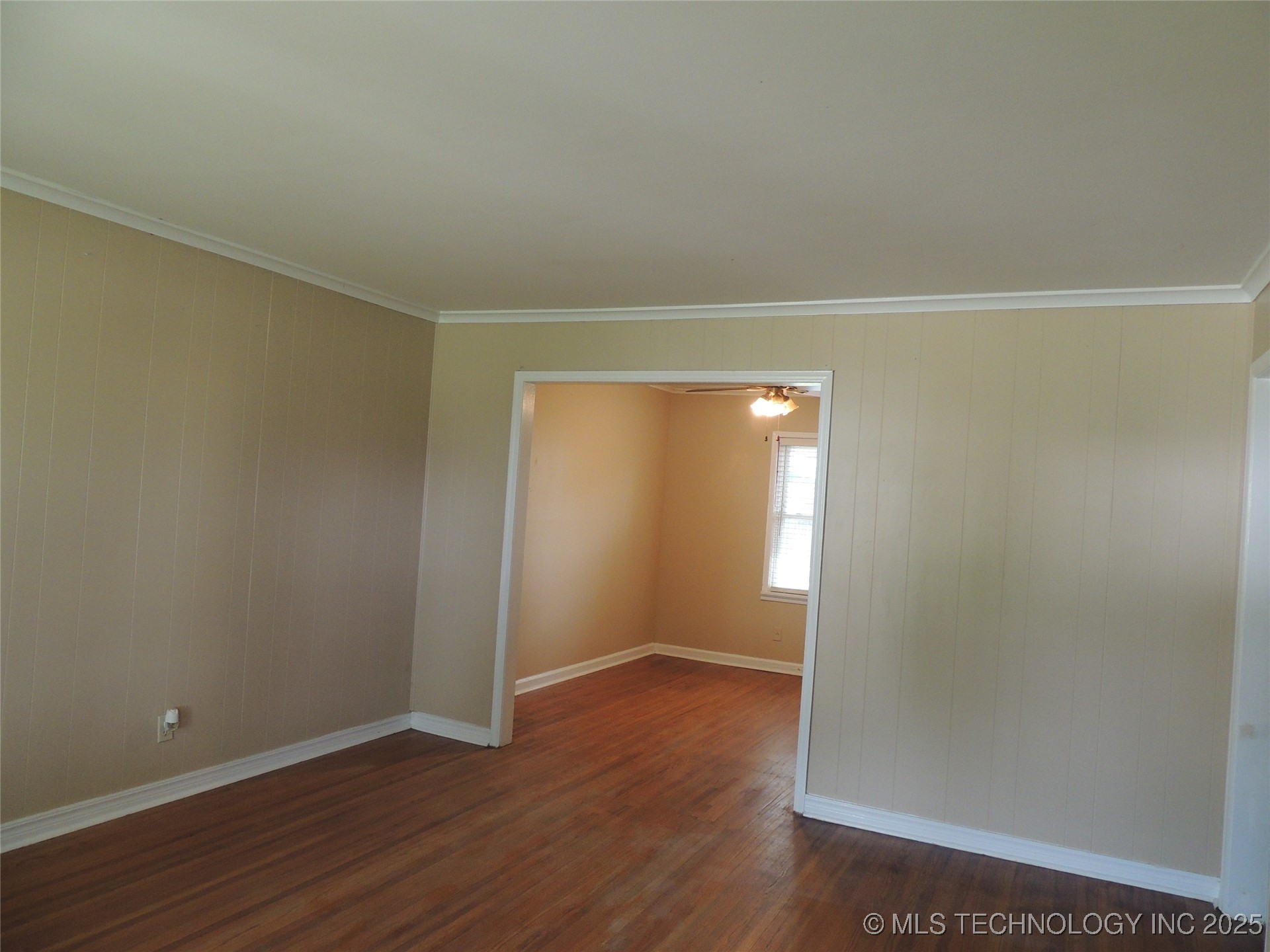 4961 S Madison Avenue Property Photo 6