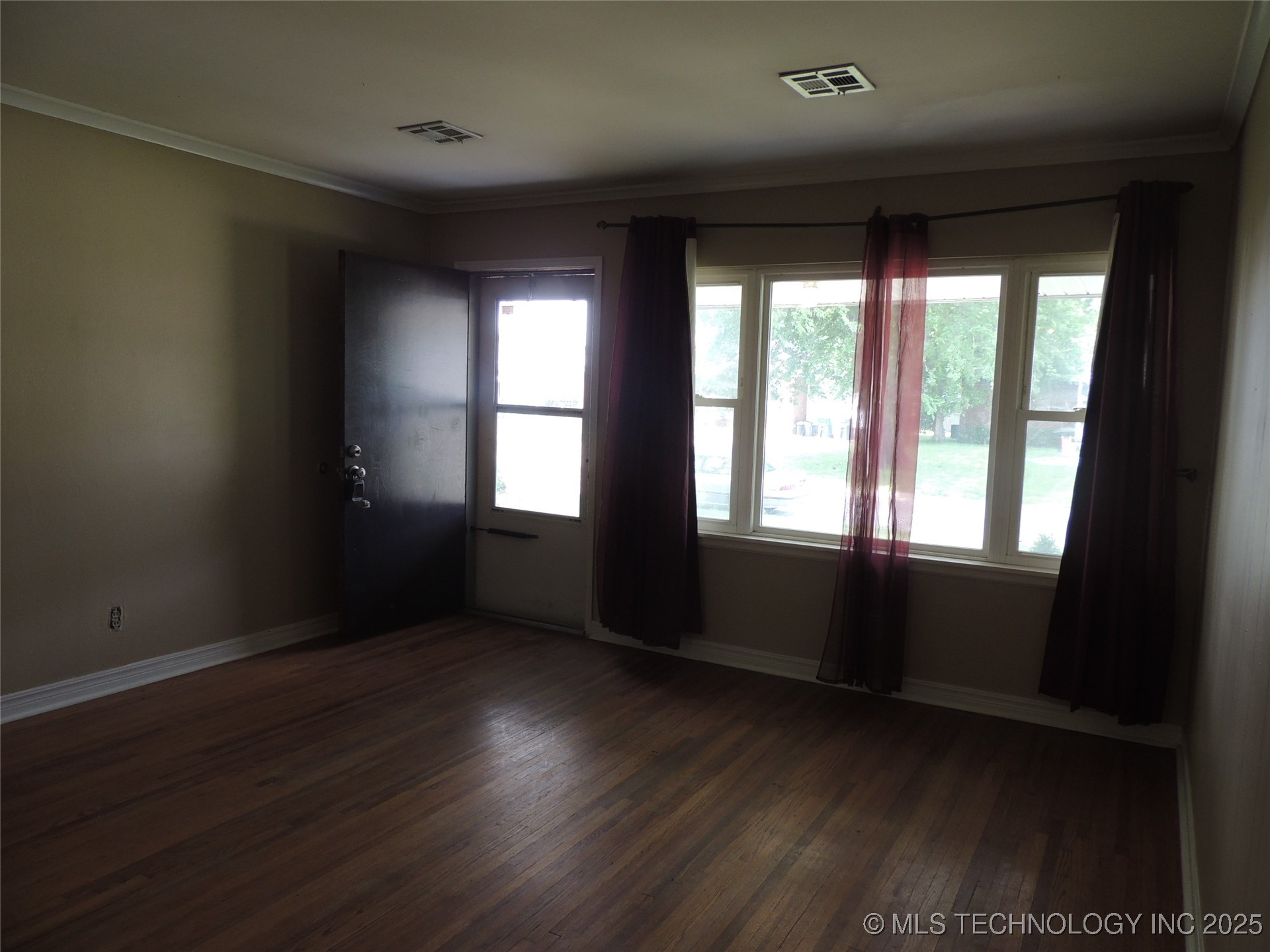 4961 S Madison Avenue Property Photo 7