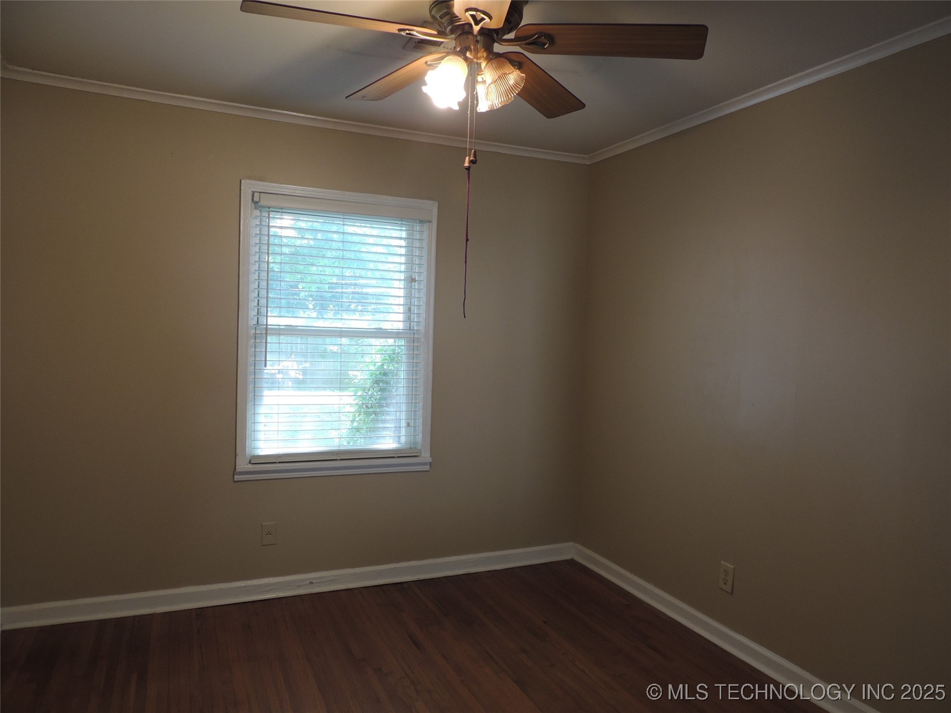 4961 S Madison Avenue Property Photo 8