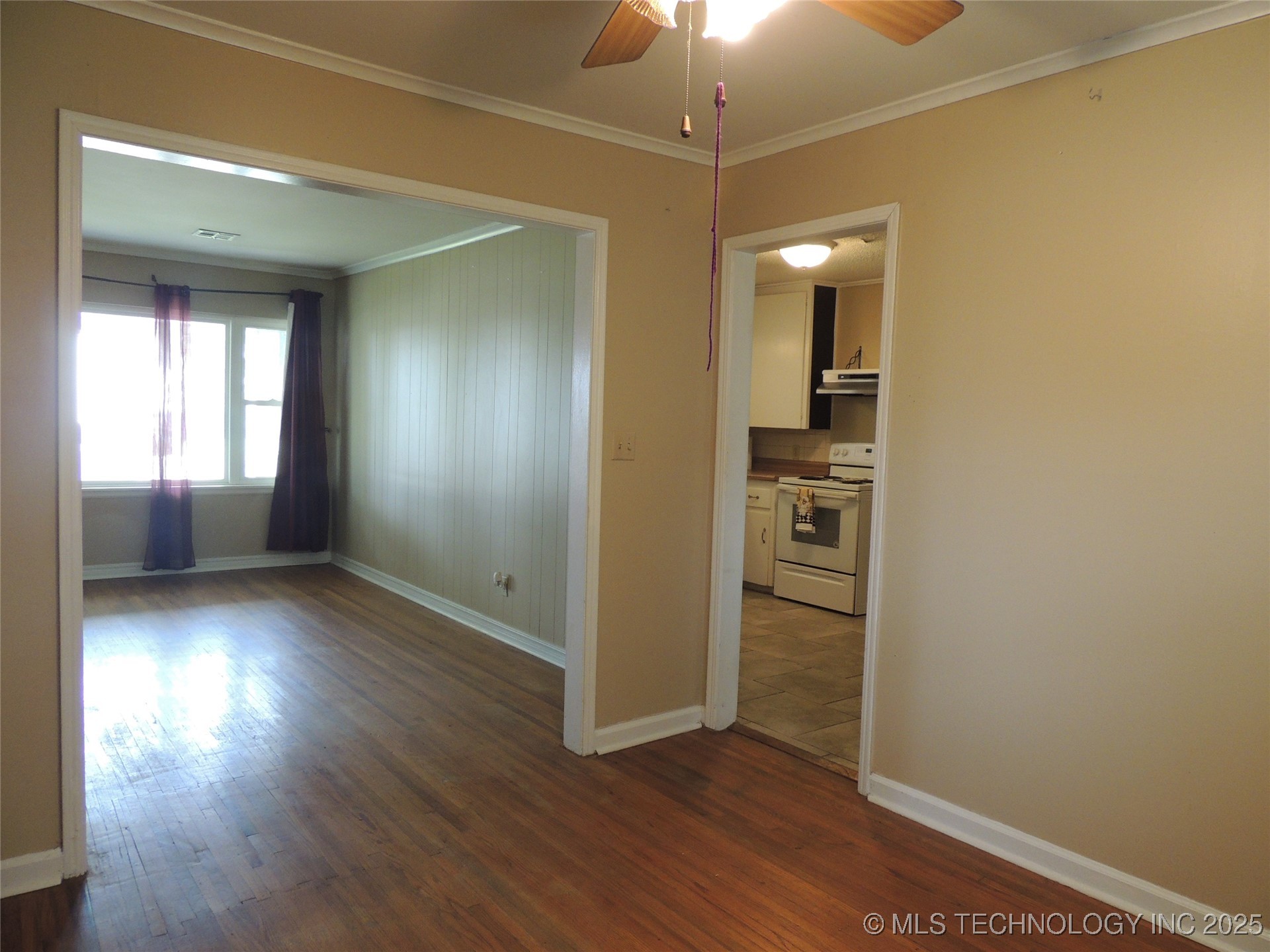 4961 S Madison Avenue Property Photo 9