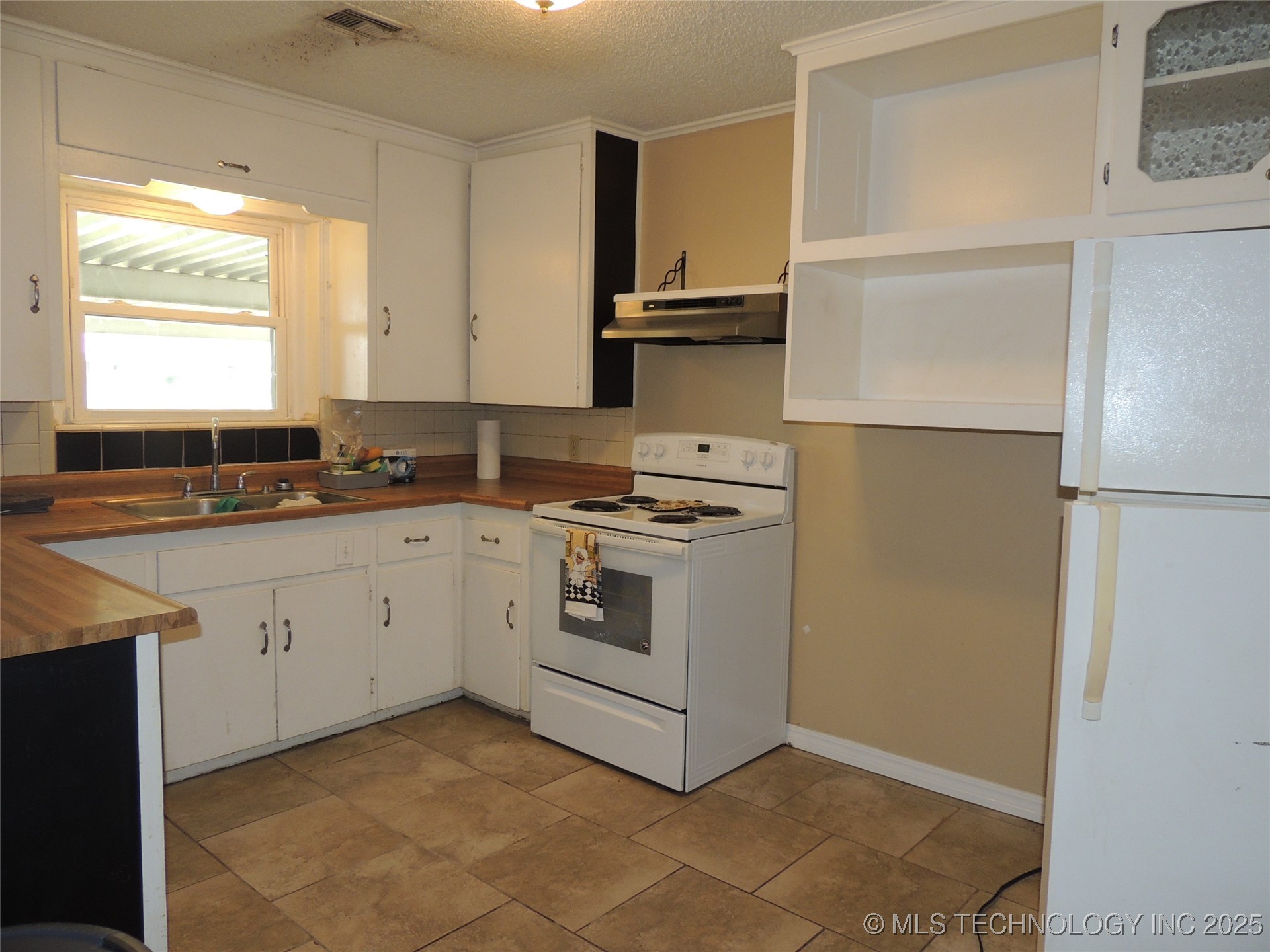 4961 S Madison Avenue Property Photo 10