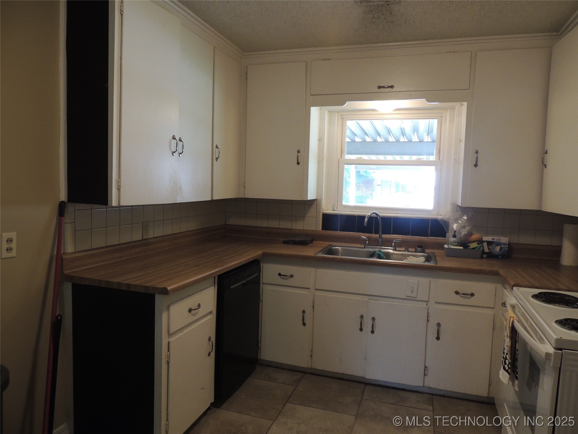 4961 S Madison Avenue Property Photo 11