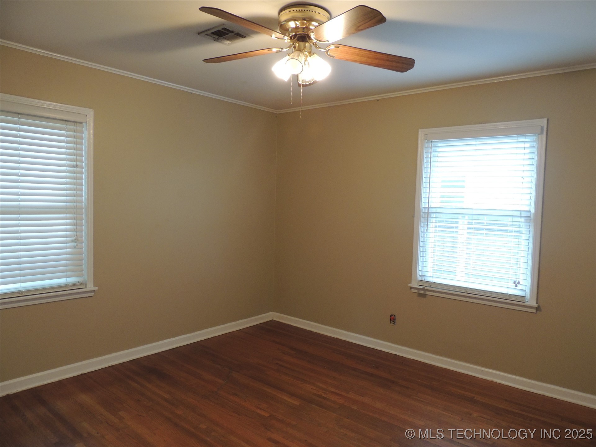 4961 S Madison Avenue Property Photo 15