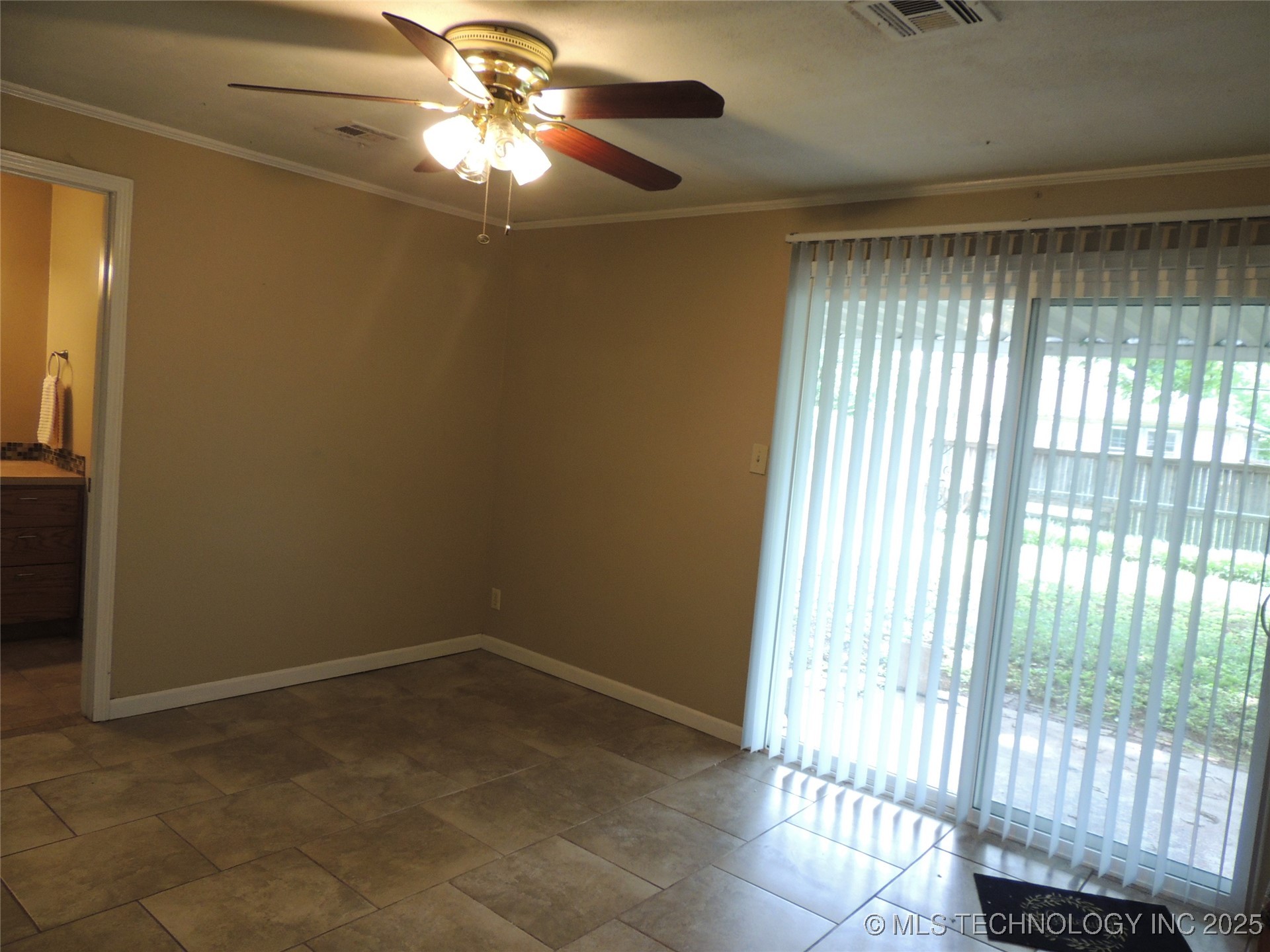 4961 S Madison Avenue Property Photo 18