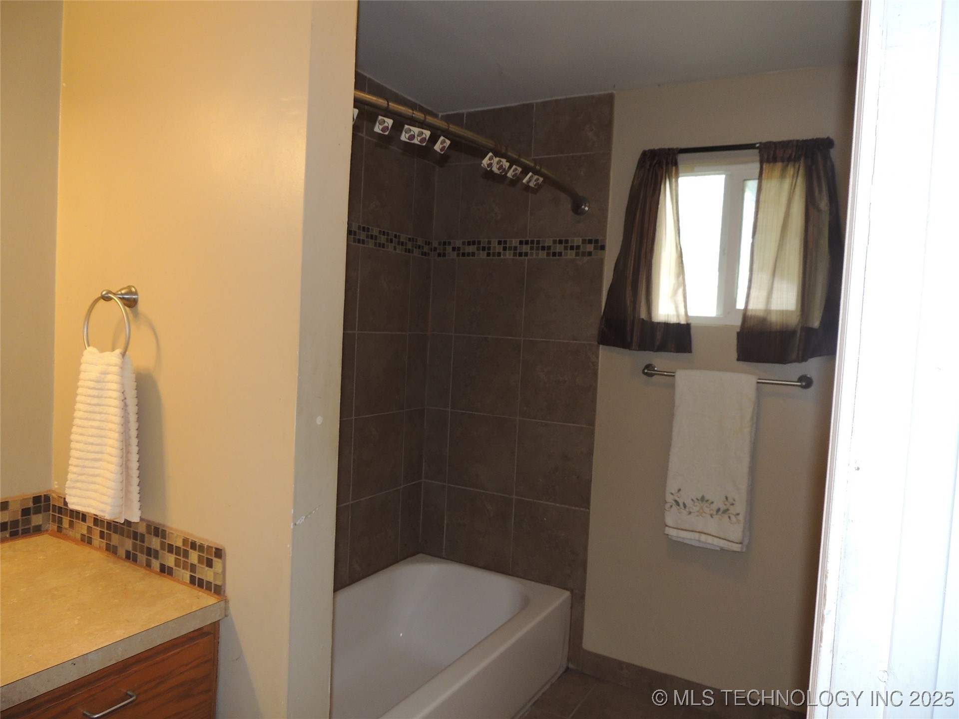4961 S Madison Avenue Property Photo 20