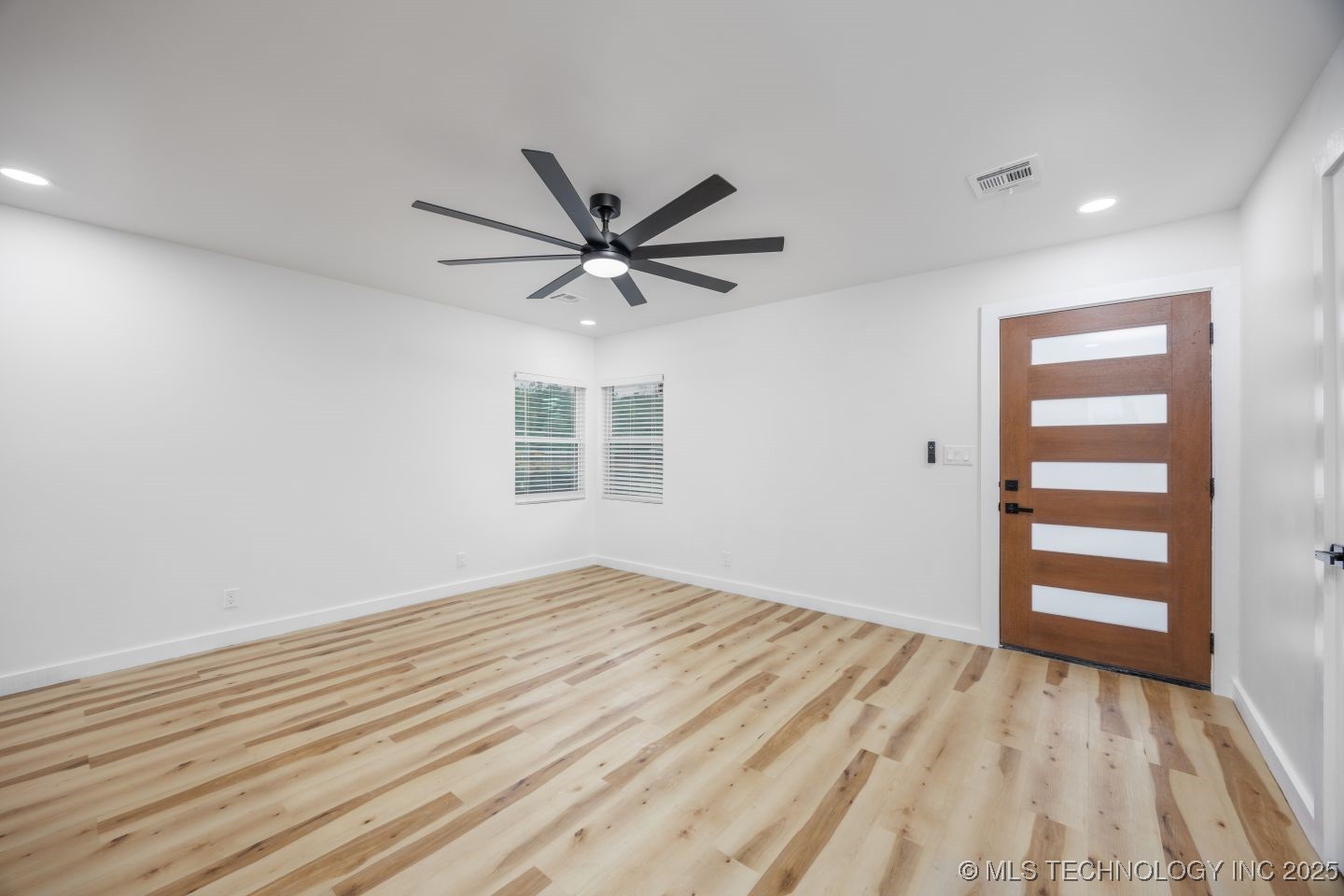 806 E 12th Place Property Photo 7