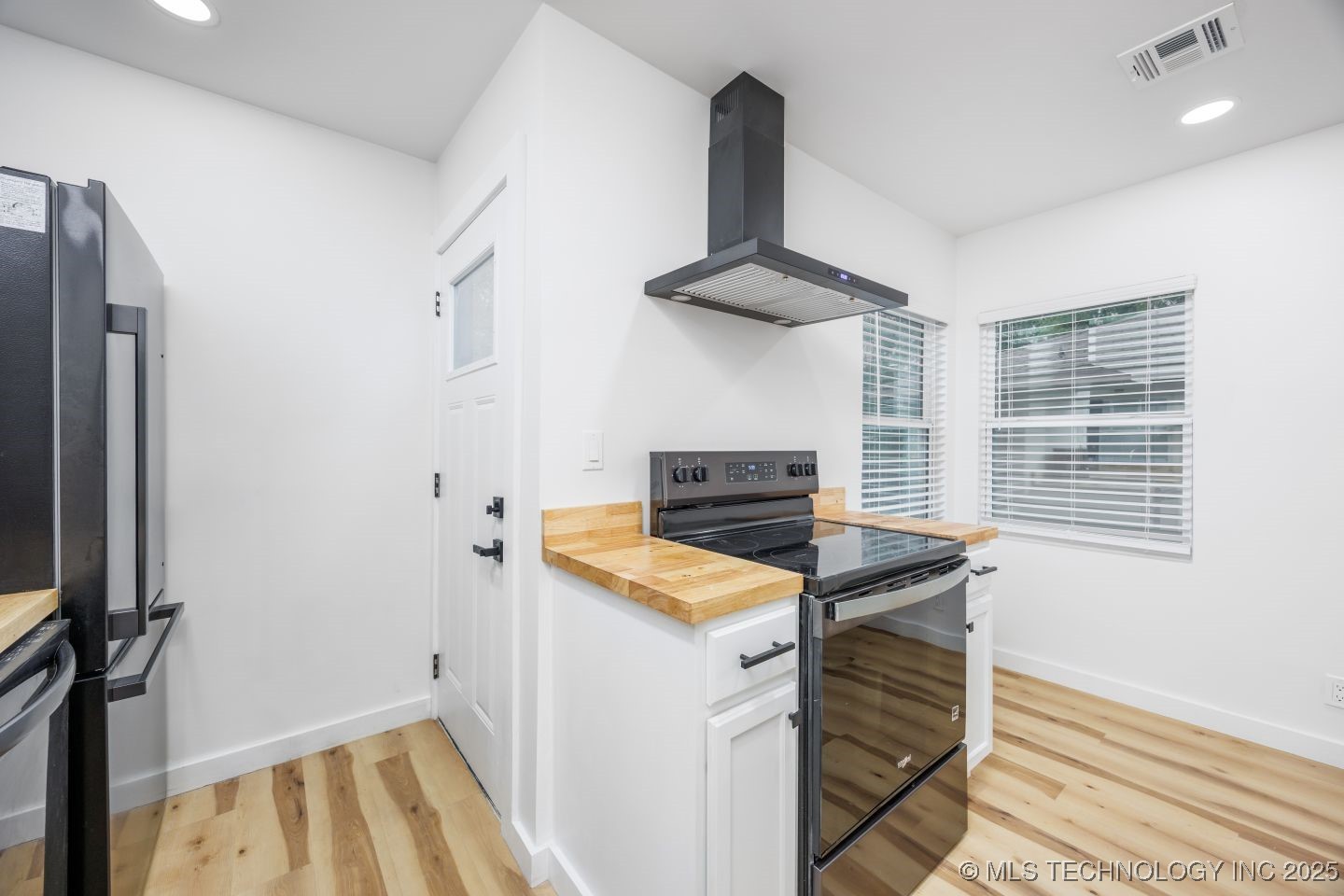 806 E 12th Place Property Photo 14