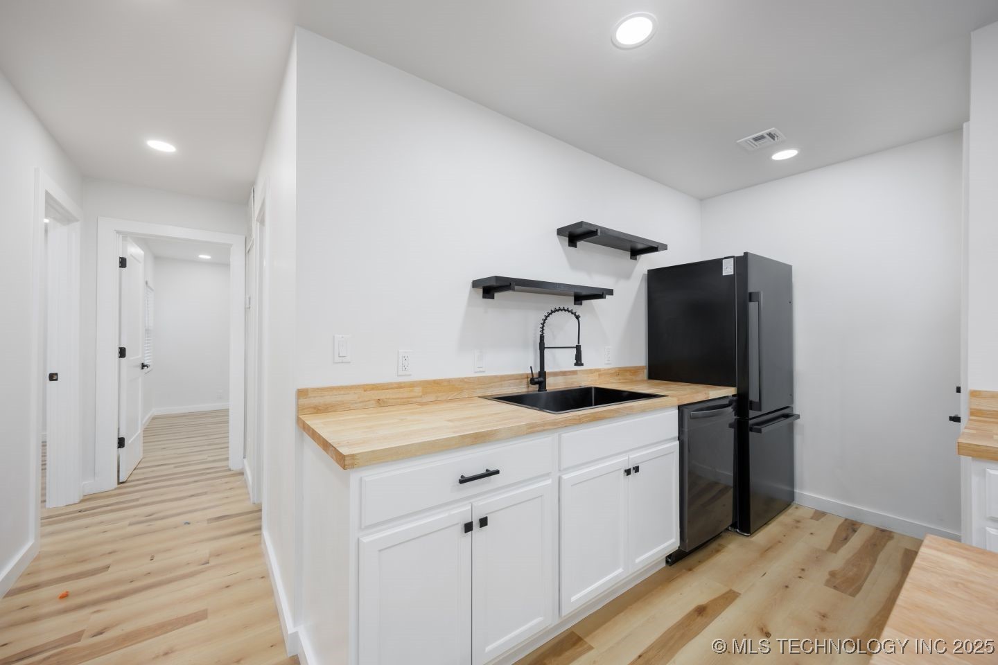 806 E 12th Place Property Photo 15